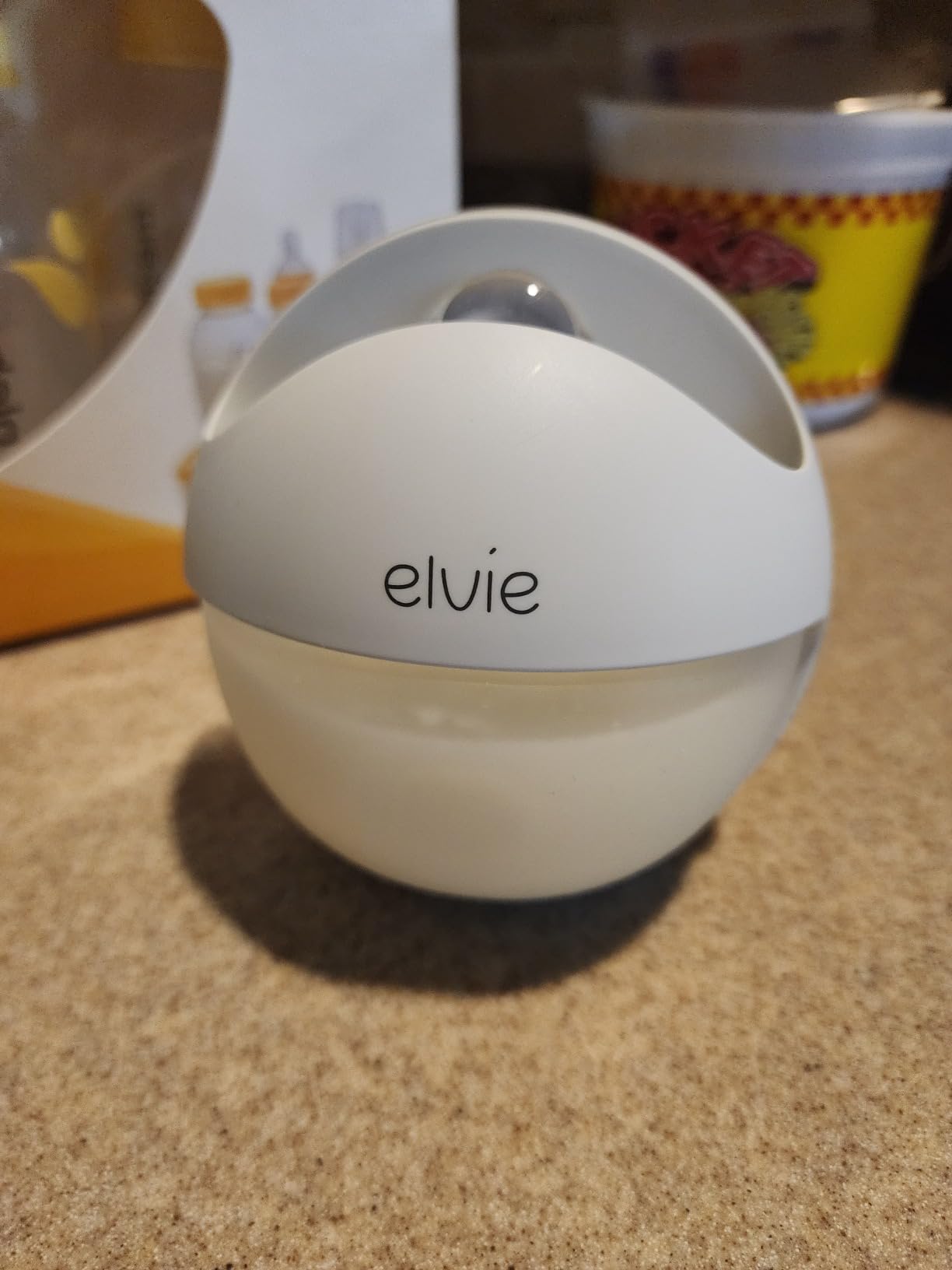 Elvie Curve - Manual Wearable Breast Pump - Hands-Free, Kick-Proof, Portable Silicone Pump that Can Be Worn in-Bra for Gentle, Natural Milk Expression - Breast Feeding Essentials customer photo 2