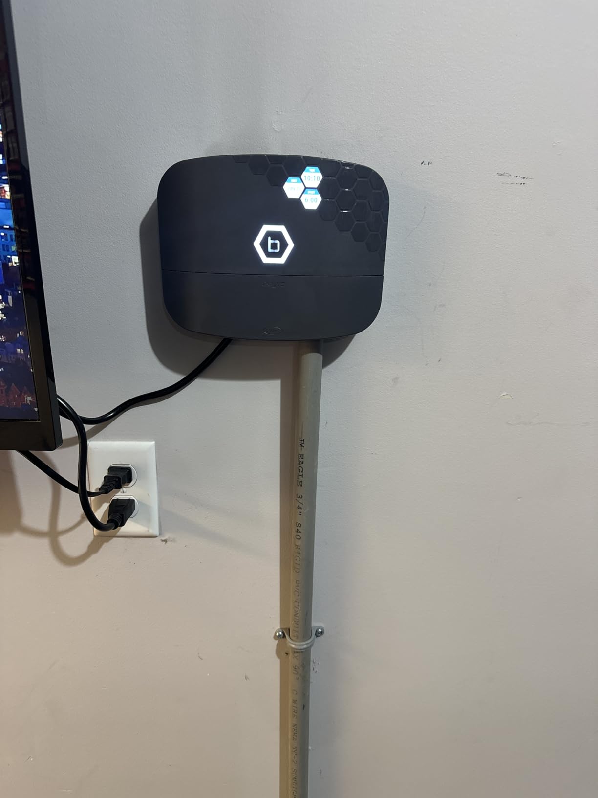 Orbit B-hyve XR Smart Sprinkler Timer - 8-Zone - WiFi-Enabled Indoor/Outdoor Irrigation Controller - App Control - Weatherproof Watering System - Multi Zone - Custom Programs - 57985 customer photo 2
