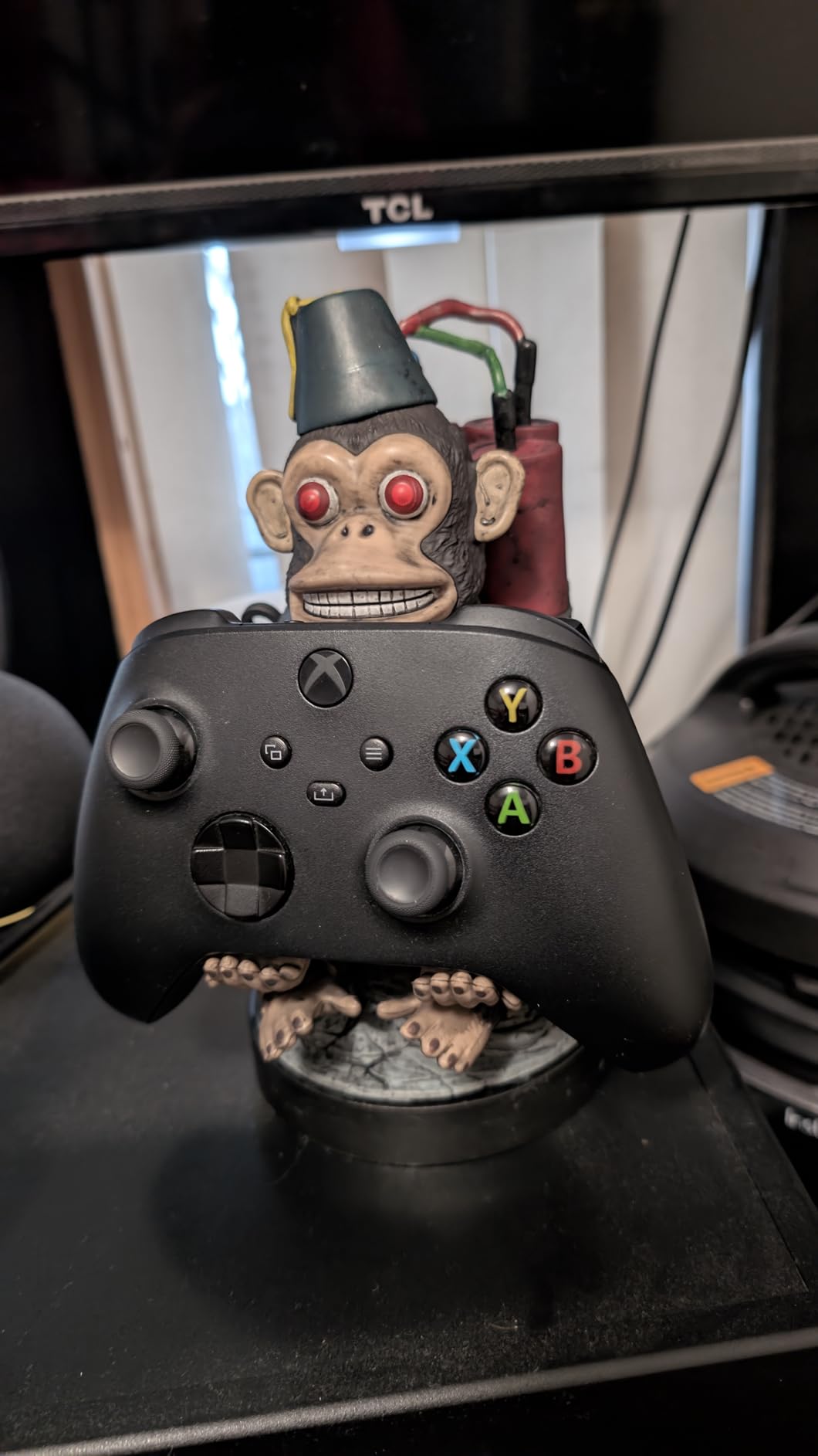 Exquisite Gaming: Call of Duty: Monkeybomb - Original Mobile Phone & Gaming Controller Holder, Device Stand, Cable Guys, Licensed Figure customer photo 1