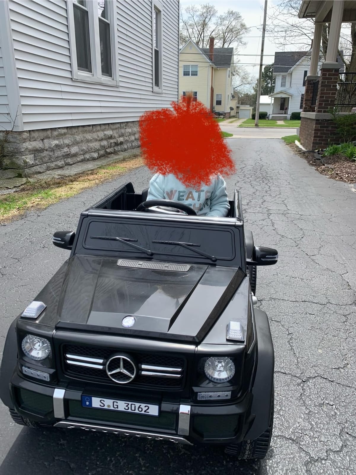 Costzon Ride on Car, Licensed Mercedes-Benz Maybach, 12V Battery Powered Vehicle Toy w/ 2 Motors, Remote Control, 3 Speeds, Lights, Horn, Music, Aux, Storage, Truck, Electric Car for Kids (Pink) customer photo 1