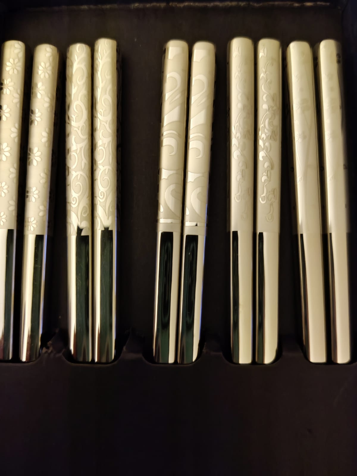 Metal Chopsticks Reusable 18/8 Stainless Steel Chopsticks Multipack Dishwasher Safe Chop Sticks Cute Laser Engraved Non-slip Japanese Korean Chopstick for Cooking Eating 9 1/4 Inches 5 Pairs Gift Set customer photo 1