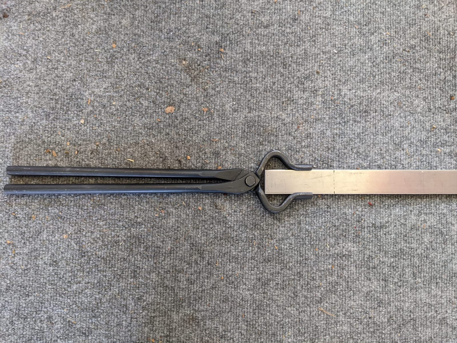 Blacksmith Forging Tongs Knife Making Tongs Set Fire Tongs Anvil Blacksmithing Tongs Forge Tools Includes Flat Tongs, Wolf Jaw Tongs, Blade Tongs & V-Bit Tongs(4 Tongs) customer photo 1