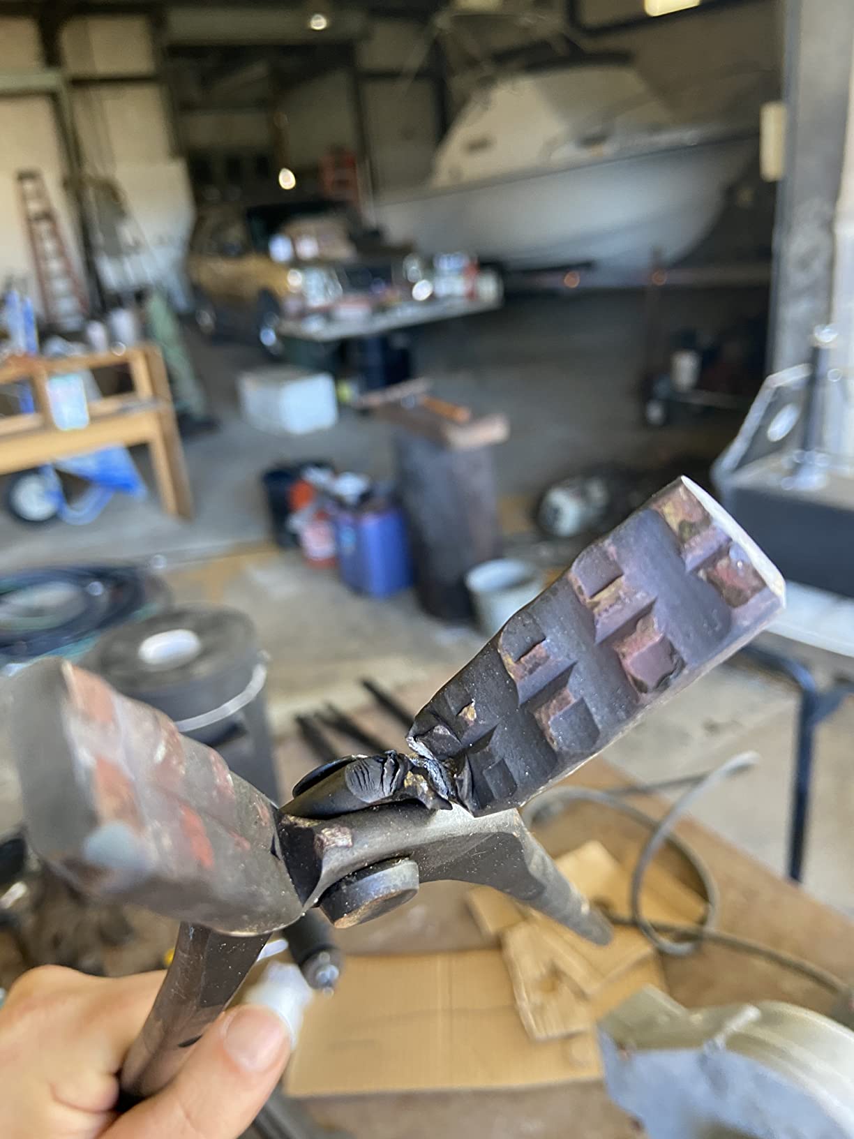 Blacksmith Forging Tongs Knife Making Tongs Set Fire Tongs Anvil Blacksmithing Tongs Forge Tools Includes Flat Tongs, Wolf Jaw Tongs, Blade Tongs & V-Bit Tongs(4 Tongs) customer photo 2