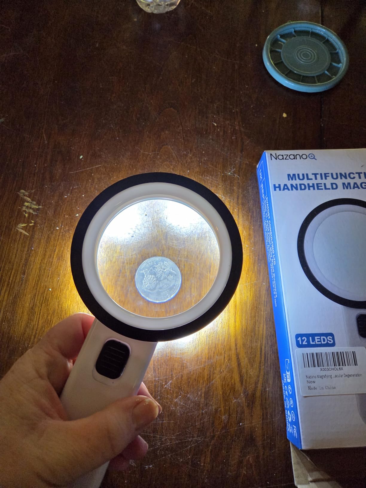 Nazano Magnifying Glass with 12 LED Lights for Senior Reading, 10X customer photo 1