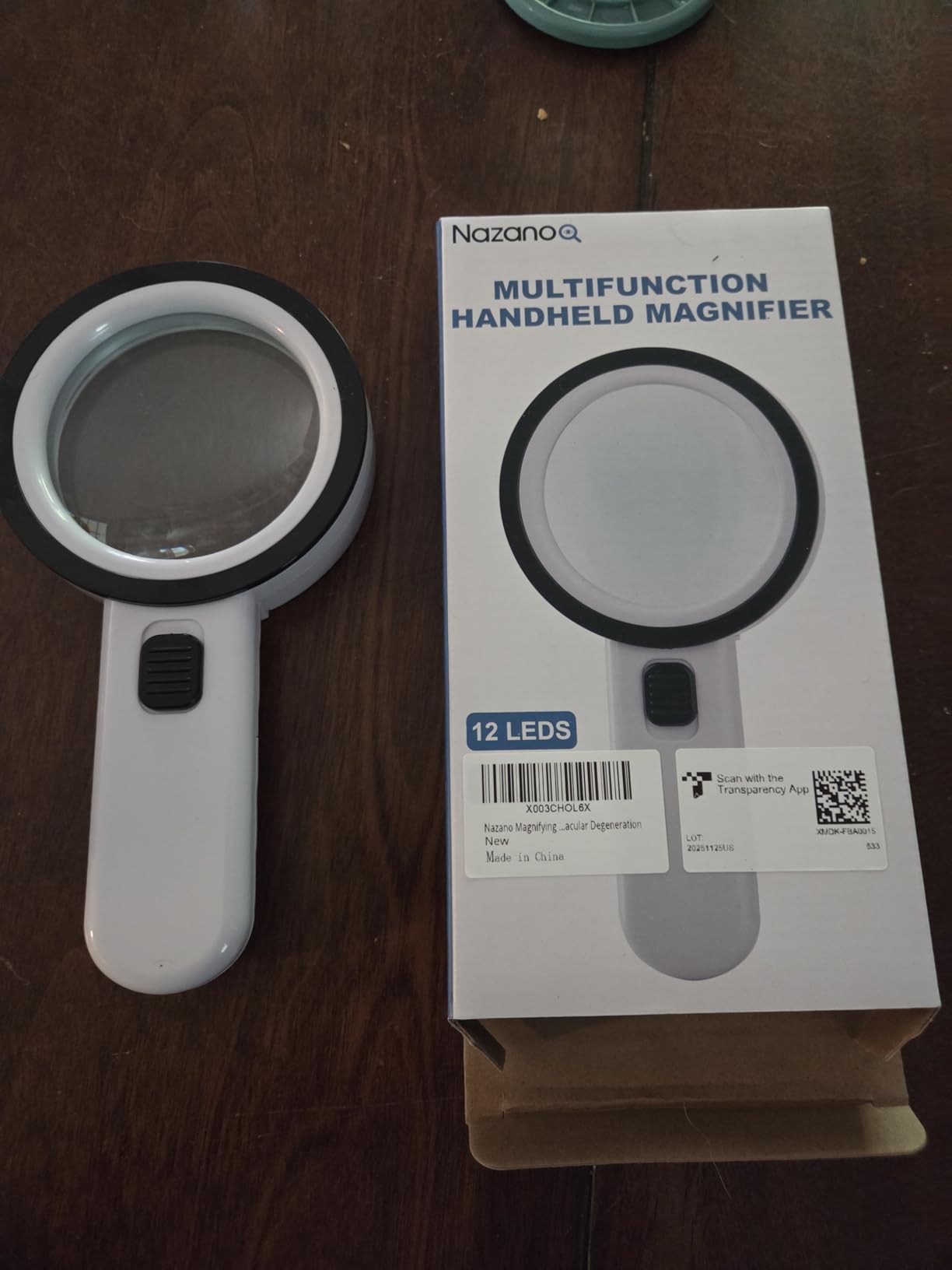 Nazano Magnifying Glass with 12 LED Lights for Senior Reading, 10X customer photo 2