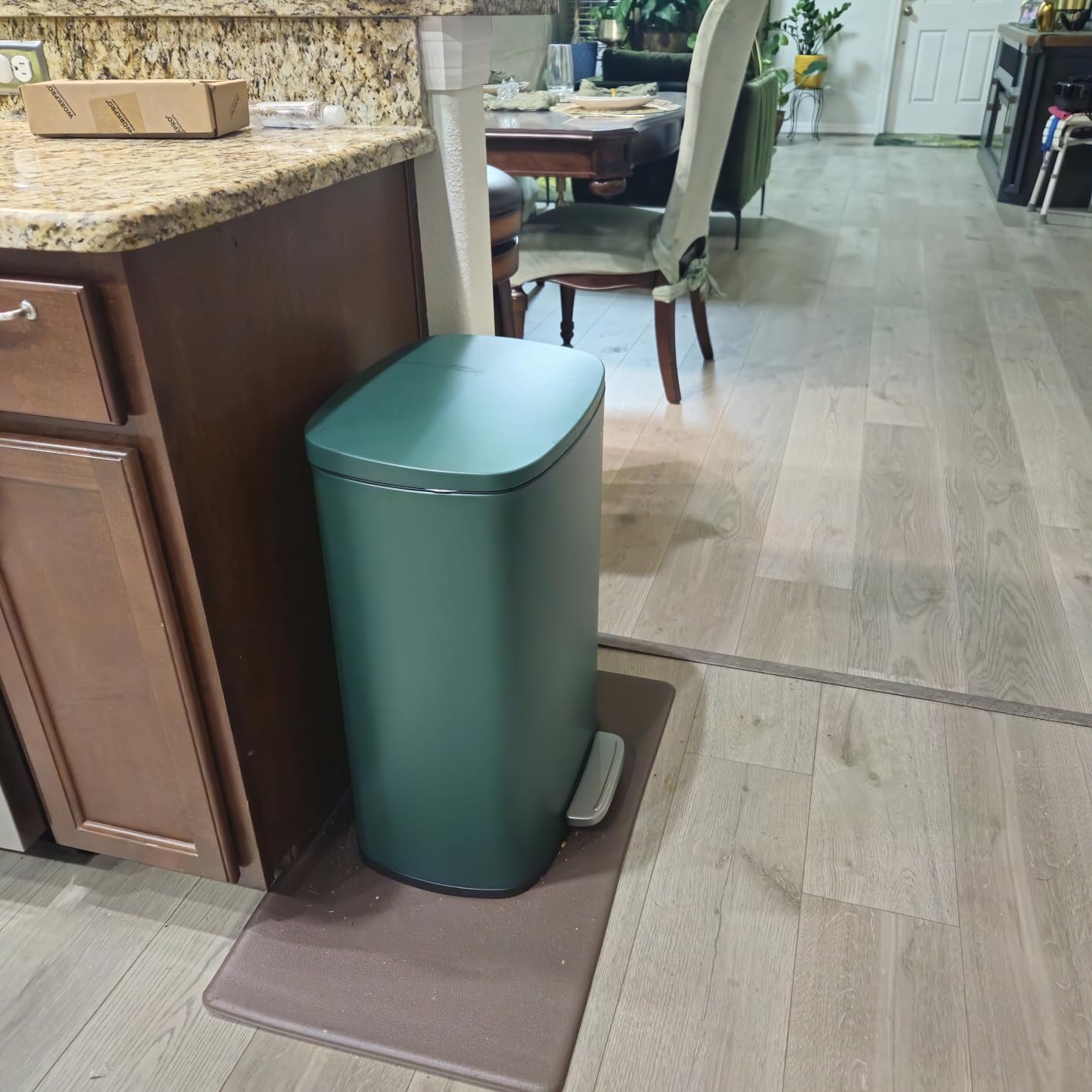SONGMICS 13 Gallon (50 L) Trash Can, Stainless Steel, Step-On Pedal customer photo 1