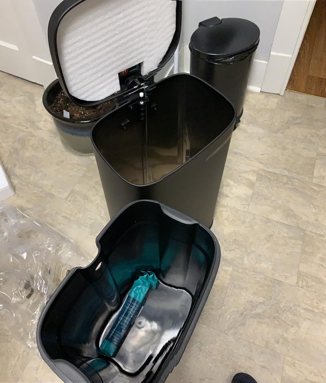 SONGMICS 13 Gallon (50 L) Trash Can, Stainless Steel, Step-On Pedal customer photo 2