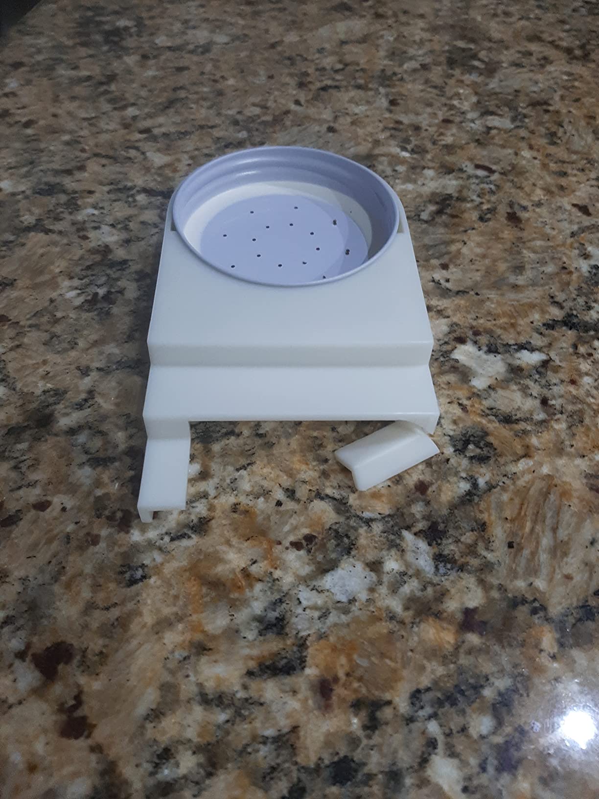 12 Pack Bee Feeders, 5.1 x 3.15 Inch Plastic Entrance Feeders for Beehives, Beekeeping Supplies Jar Feeders with Perforated Lids for Mason Plastic Glass Jars, Sugar Syrup Water Dispenser customer photo 1