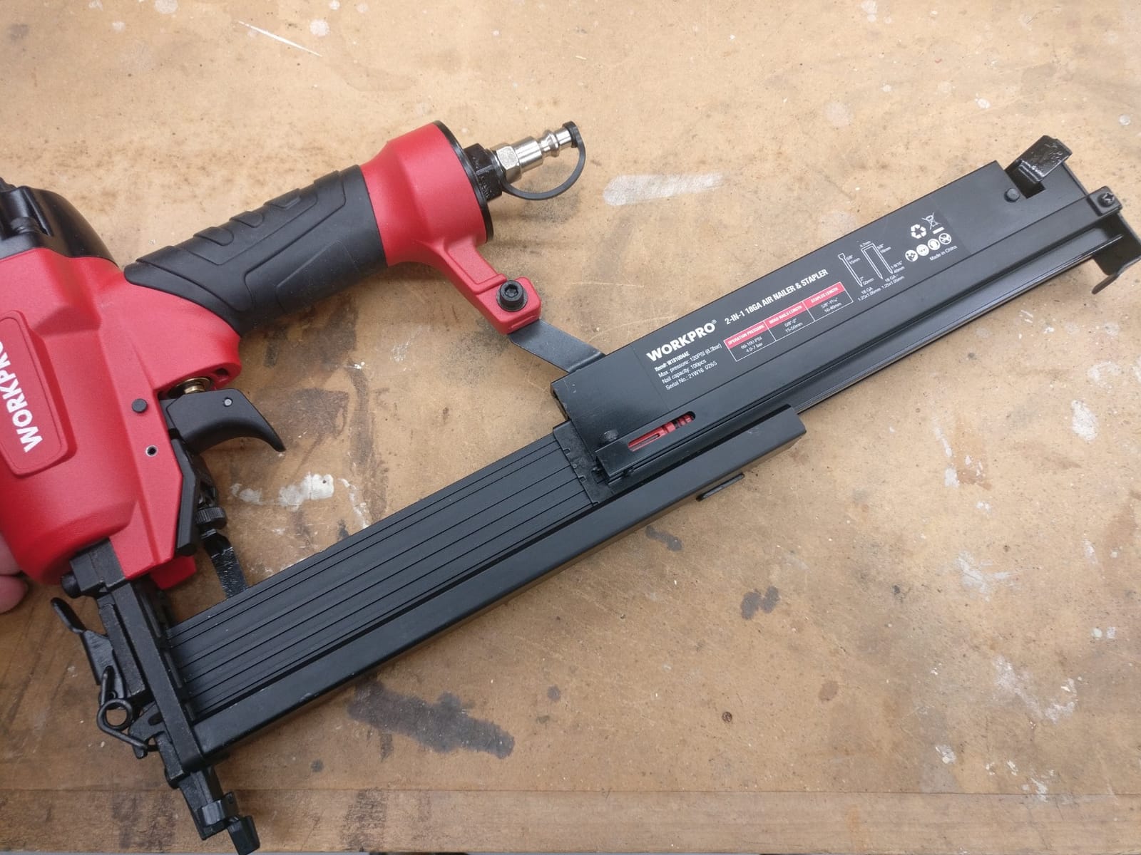 WORKPRO 2-in-1 Pneumatic Brad Nailer/Staple Gun, 18 GA customer photo 1