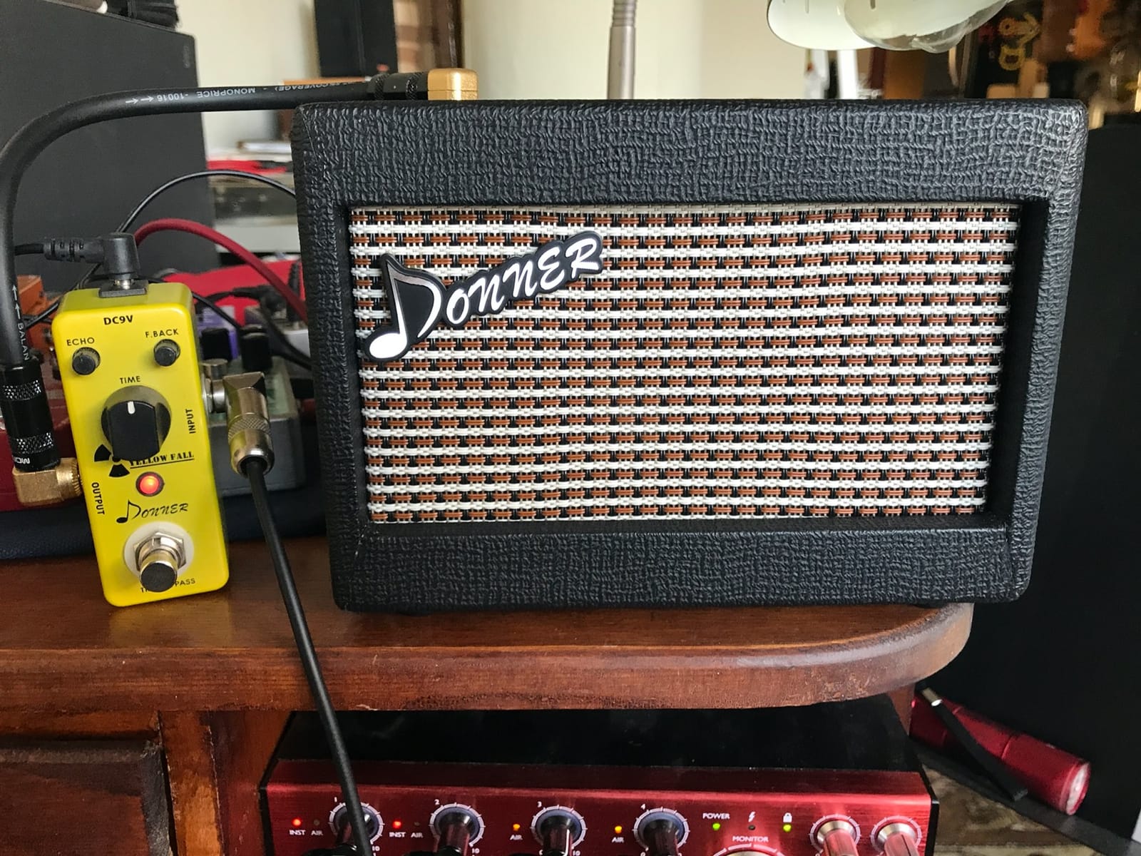 Donner Mini Electric Guitar Amp DA-10, 5W Portable Small Guitar Amplifier customer photo 1