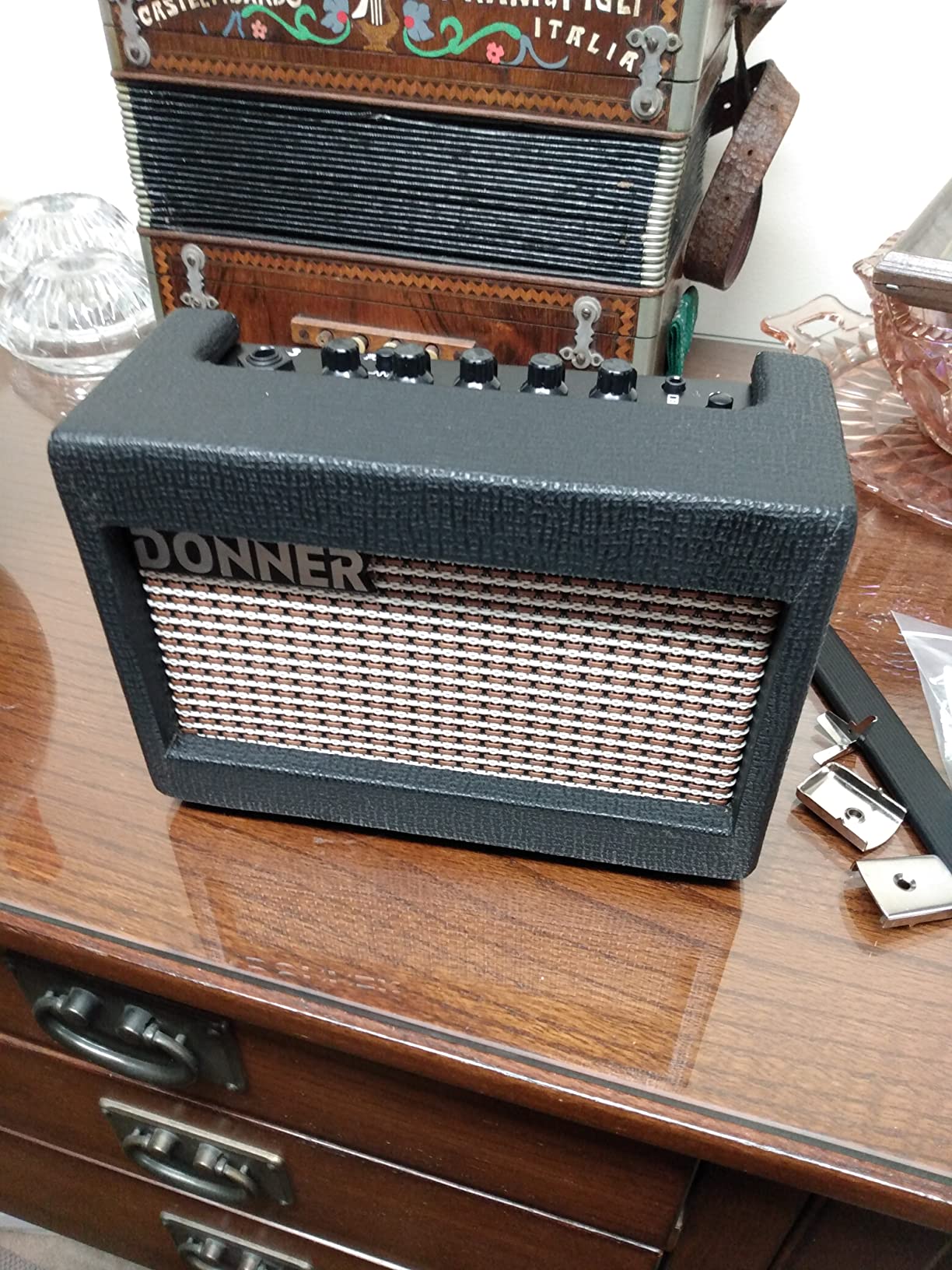 Donner Mini Electric Guitar Amp DA-10, 5W Portable Small Guitar Amplifier customer photo 2