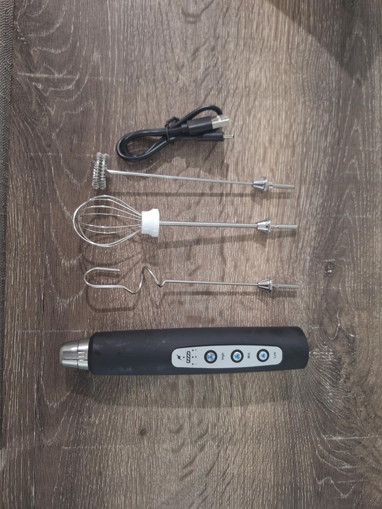 YUSWKO Handheld Milk Frother Wand for Coffee, Rechargeable Electric Whisk with 3 Heads 3 Speeds Drink Mixer Coffee Frother For Latte, Cappuccino, Hot Chocolate, Egg, Black customer photo 2