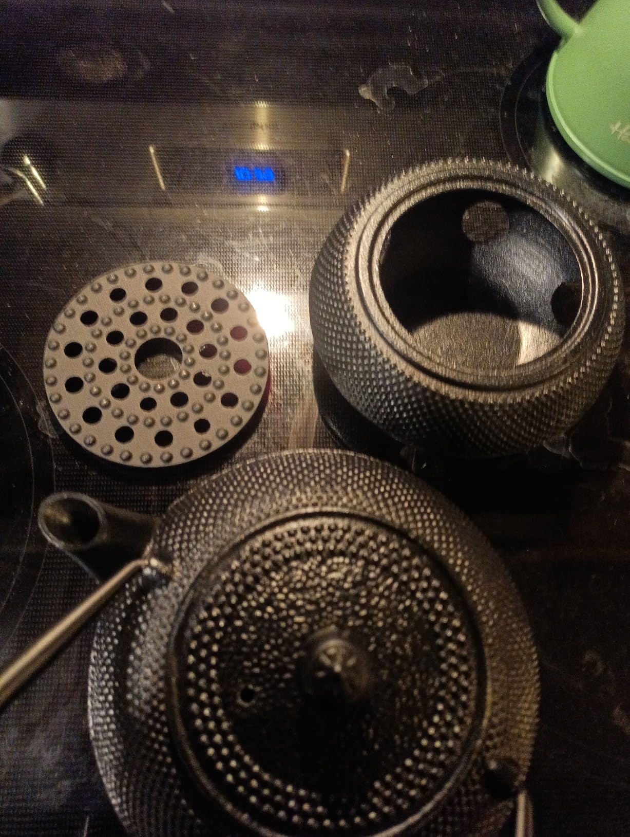 Velaze Cast Iron Teapot Set with Infuser, Japanese Style, 2 Cups, 700ML, 23oz | Heat Preservation with Trivet, Fully Enameled Interior, Beautiful Hammered Design customer photo 2