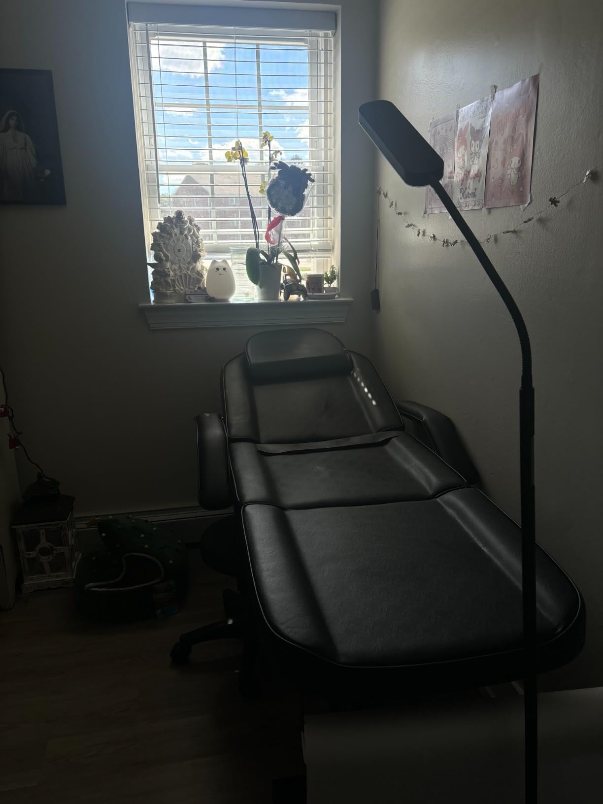 OmySalon Massage Salon Tattoo Chair Esthetician Bed with Hydraulic Stool, Multi-Purpose 3-Section Facial Bed Table, Adjustable Beauty Barber Spa Beauty Equipment, Black customer photo 1