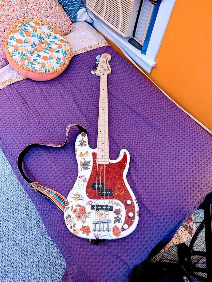 Squier Affinity Series Precision Bass, Olympic White, Maple Fingerboard customer photo 2