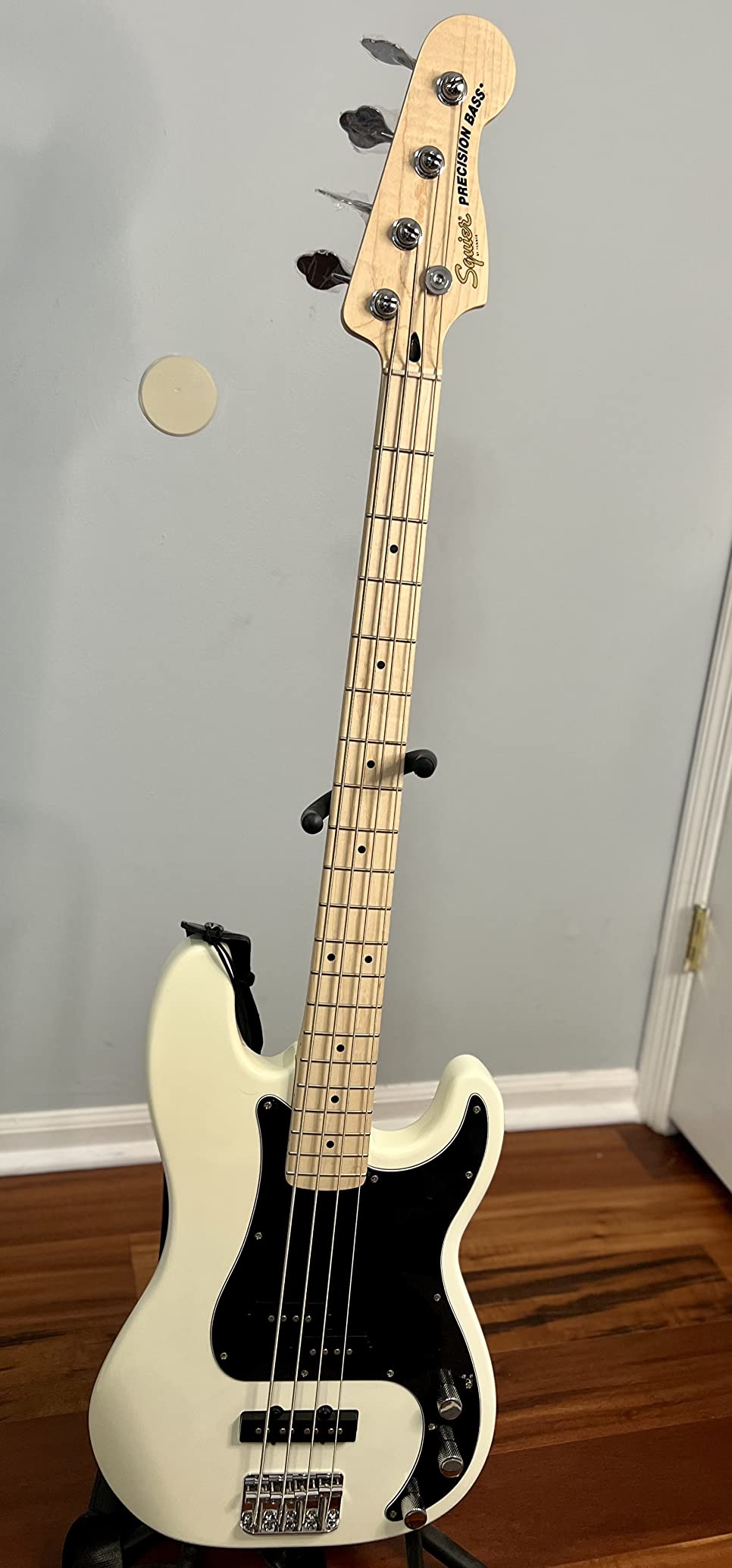 Squier Affinity Series Precision Bass, Lake Placid Blue, Laurel Fingerboard customer photo 2