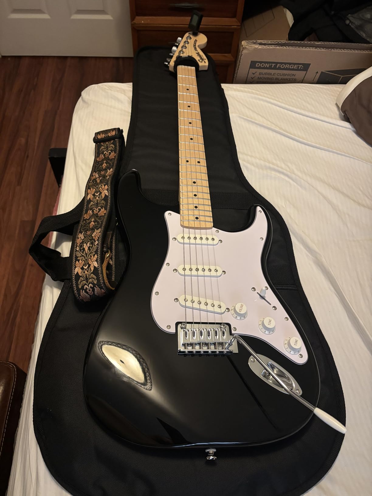 Squier Affinity Series Stratocaster Electric Guitar, with 2-Year Warranty, 3-Color Sunburst, Laurel Fingerboard customer photo 1