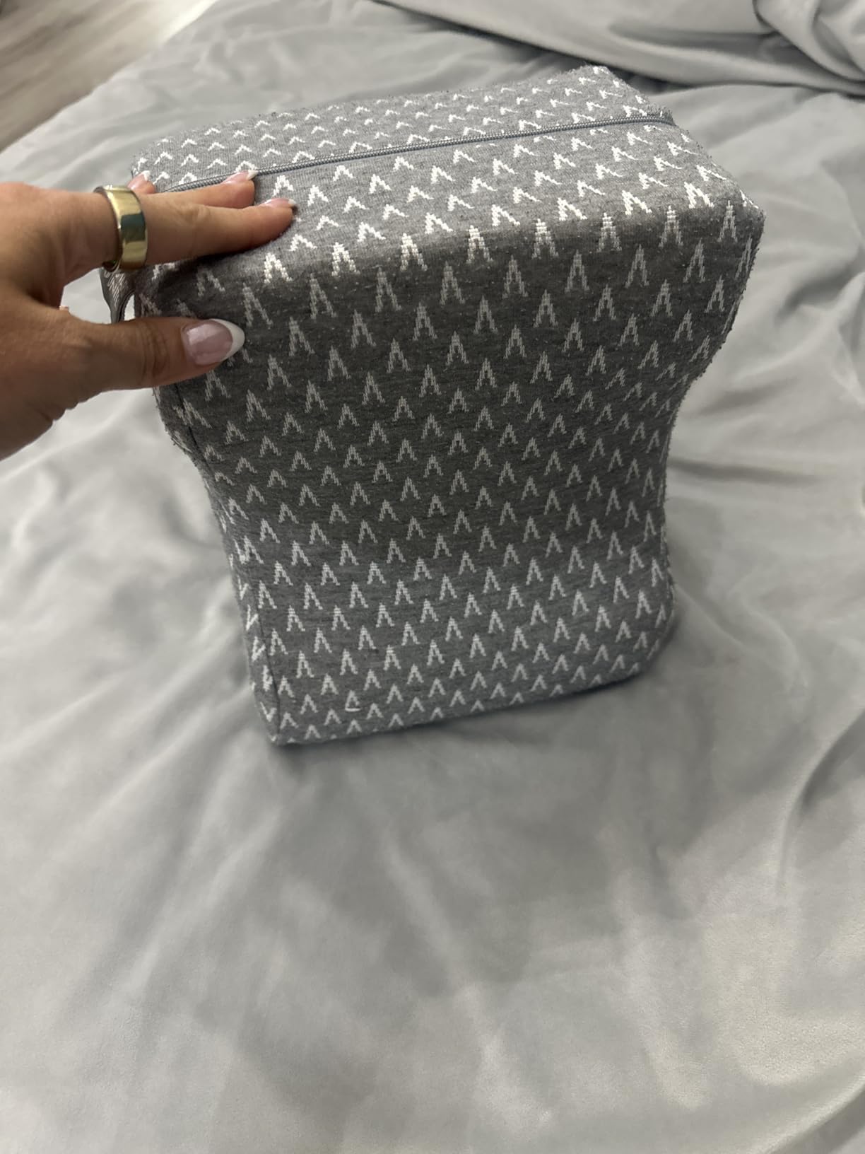 5 STARS UNITED Knee Pillow for Side Sleepers - Hip Pain Relief, Memory Foam Leg Cushion for Side Sleeping - Between Legs Pillow for Sciatica & Lower Back Pain, Gray customer photo 1
