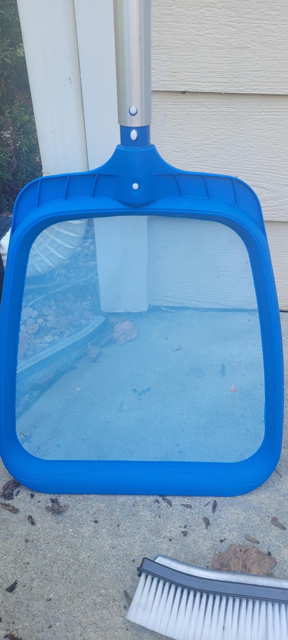 Poolvio Heavy Duty Swimming Pool Leaf Skimmer Net with Strong Reinforced Handle for Cleaning Swimming Pools, Hot Tubs, Spas and Fountains customer photo 2