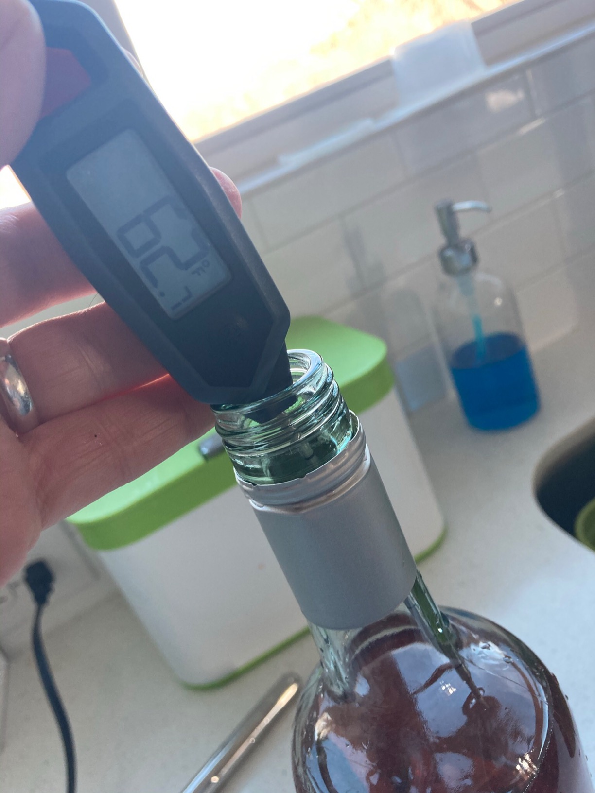 Premium Wine Chiller Stick, Diamond-Cut Acrylic Head, Aerator Pourer customer photo 1