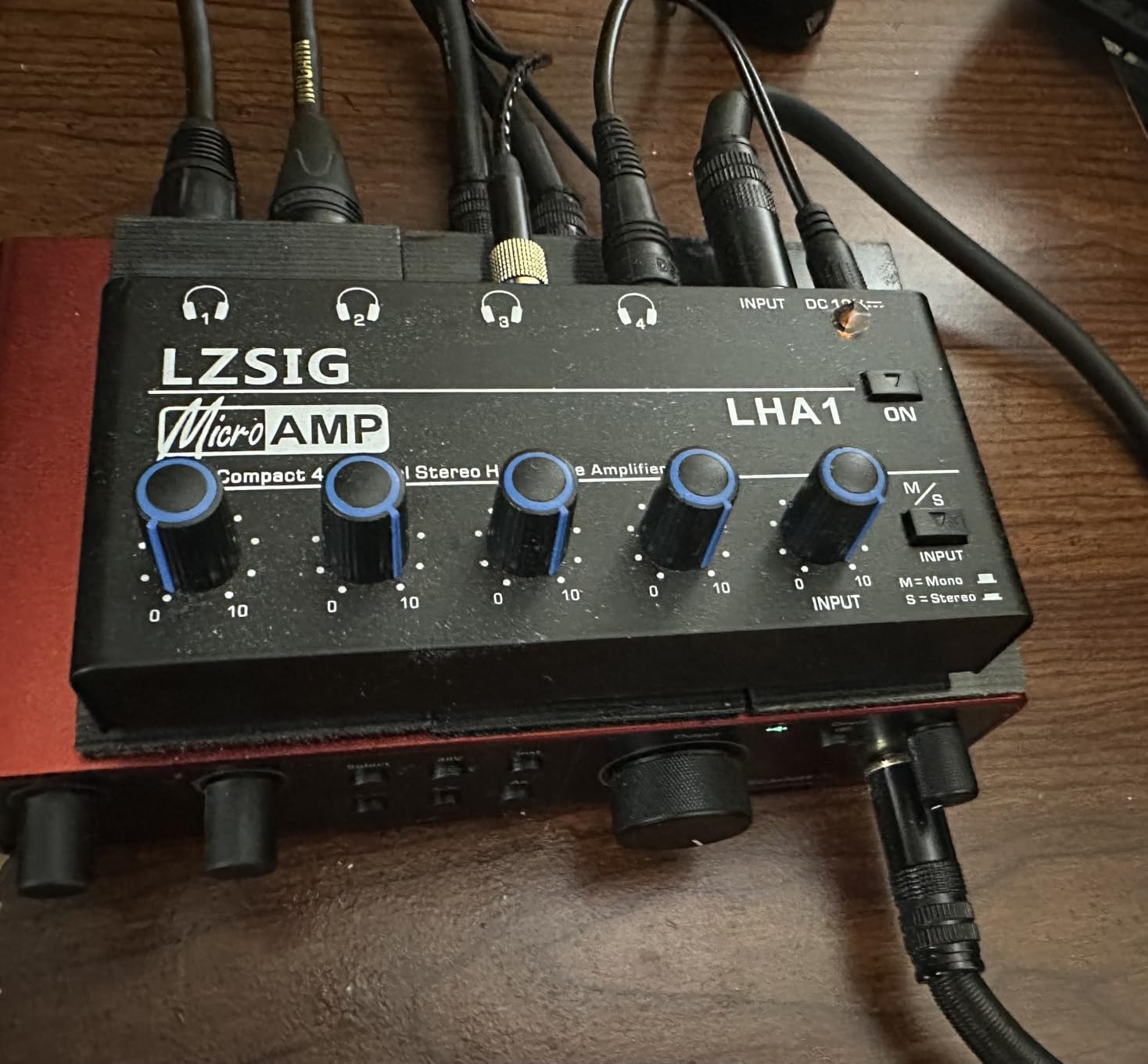 LZSIG Headphone Amplifier with Bass Boost, 4 Channel, 1‑IN 4 OUT, 12V customer photo 1