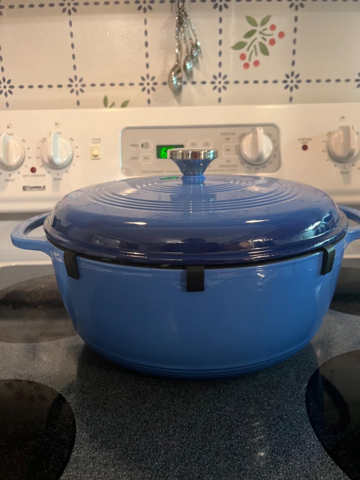 Lodge Essential Enamel Cast Iron Dutch Oven, 7.5 Quart, Storm Blue customer photo 1