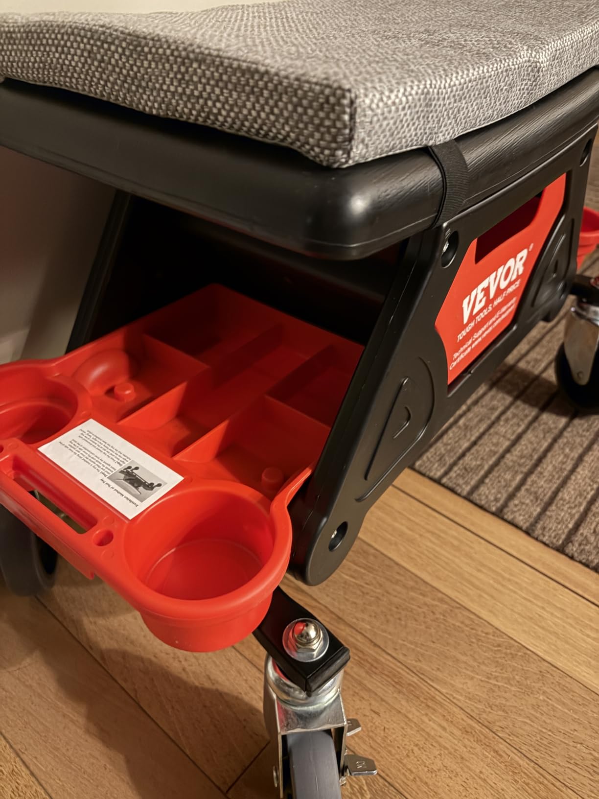 VEVOR Mechanic Stool 300 LBS Capacity Garage Stool Gift for Men, Heavy Duty Rolling Mechanics Seat, with Three Slide Out Tool Trays and Drawer, Tools for Automotive Auto Repair customer photo 2