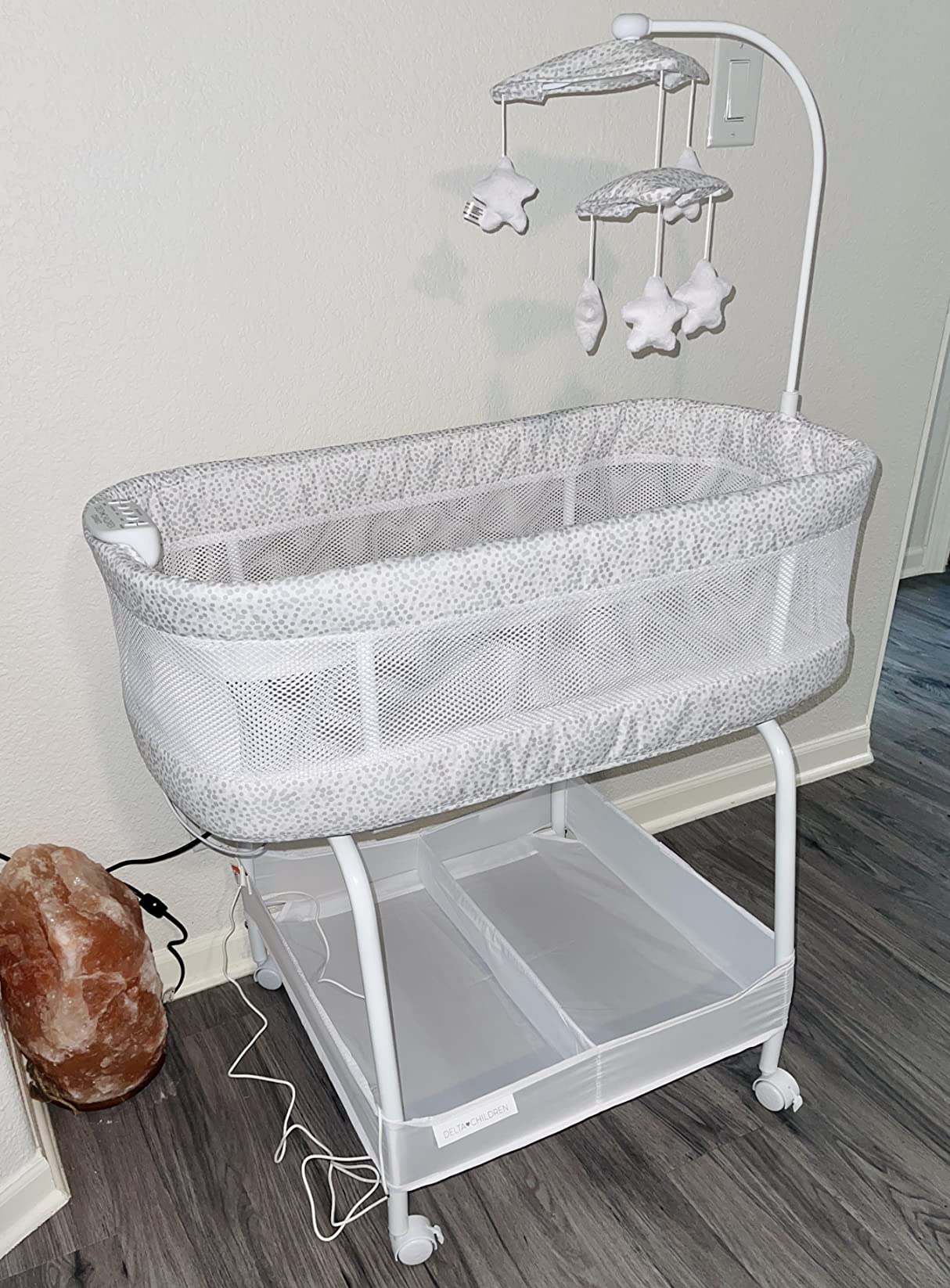 Delta Children SmartSleep Auto Glide Bassinet with Bluetooth, Alloy customer photo 1