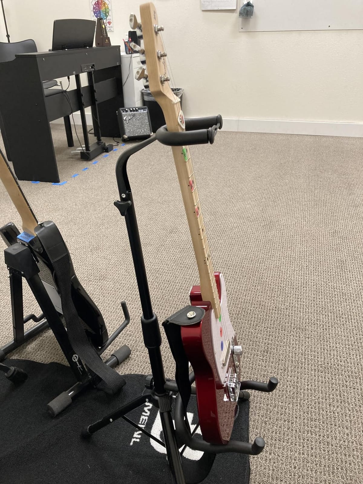CAHAYA Guitar Stand Floor Folding Universal Adjustable Guitar Tripod Holder customer photo 1