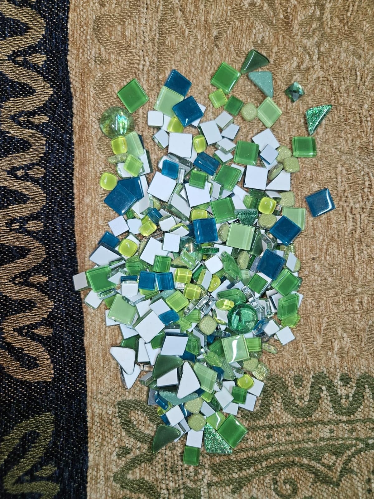 BTMIEY 500g Glue Down Irregular Tiny Mosaic Tile Hobbies Children Handmade Crystal Craft for Bathroom Kitchen Home Decoration DIY Art Projects,0.4X0.4 Inch(Mixed Color Series) customer photo 2