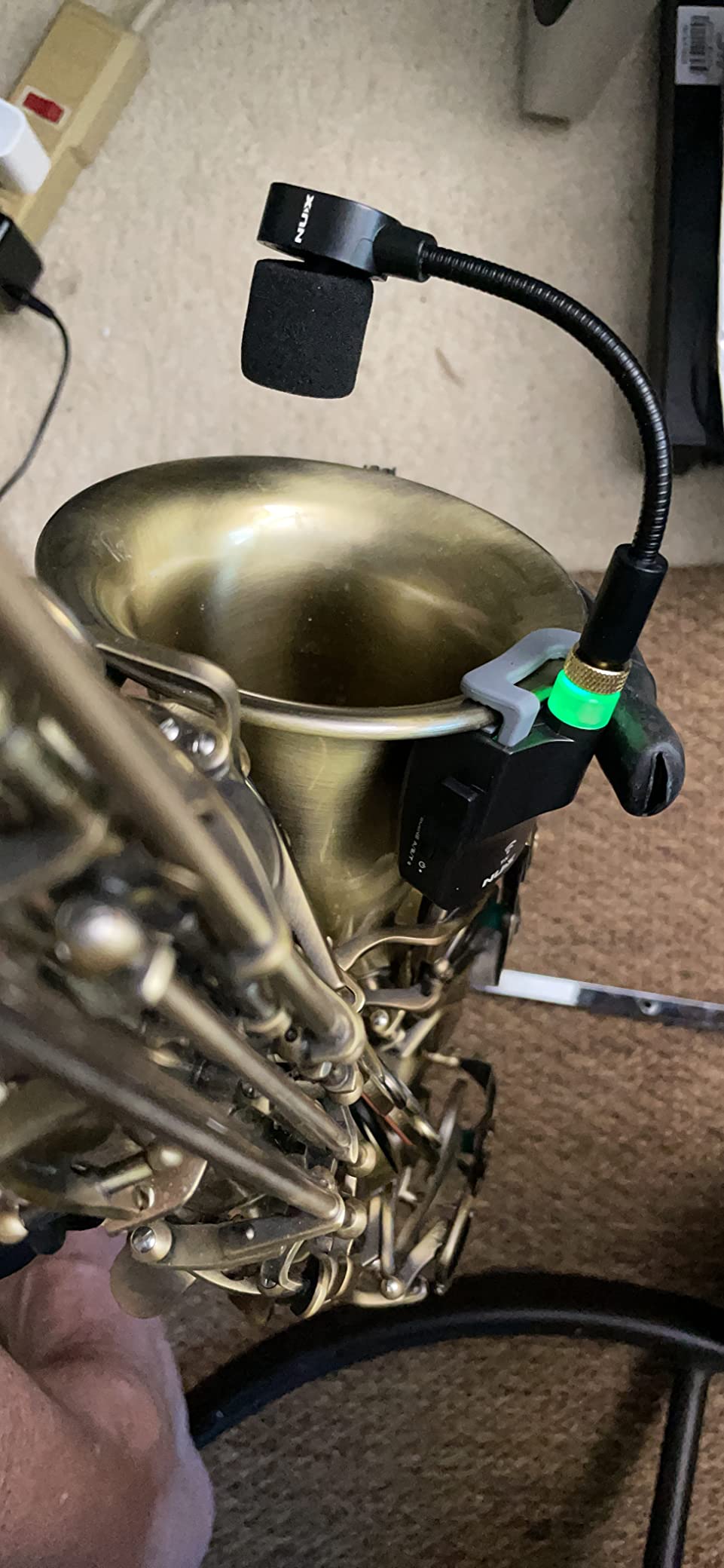 NUX B-6 Saxophone Wireless System with Charging Case, Operation Range of 20 Meters, High-Resolution 24-bit/44.1kHz Audio, 2.4GHz Wireless Saxophone Microphone customer photo 1