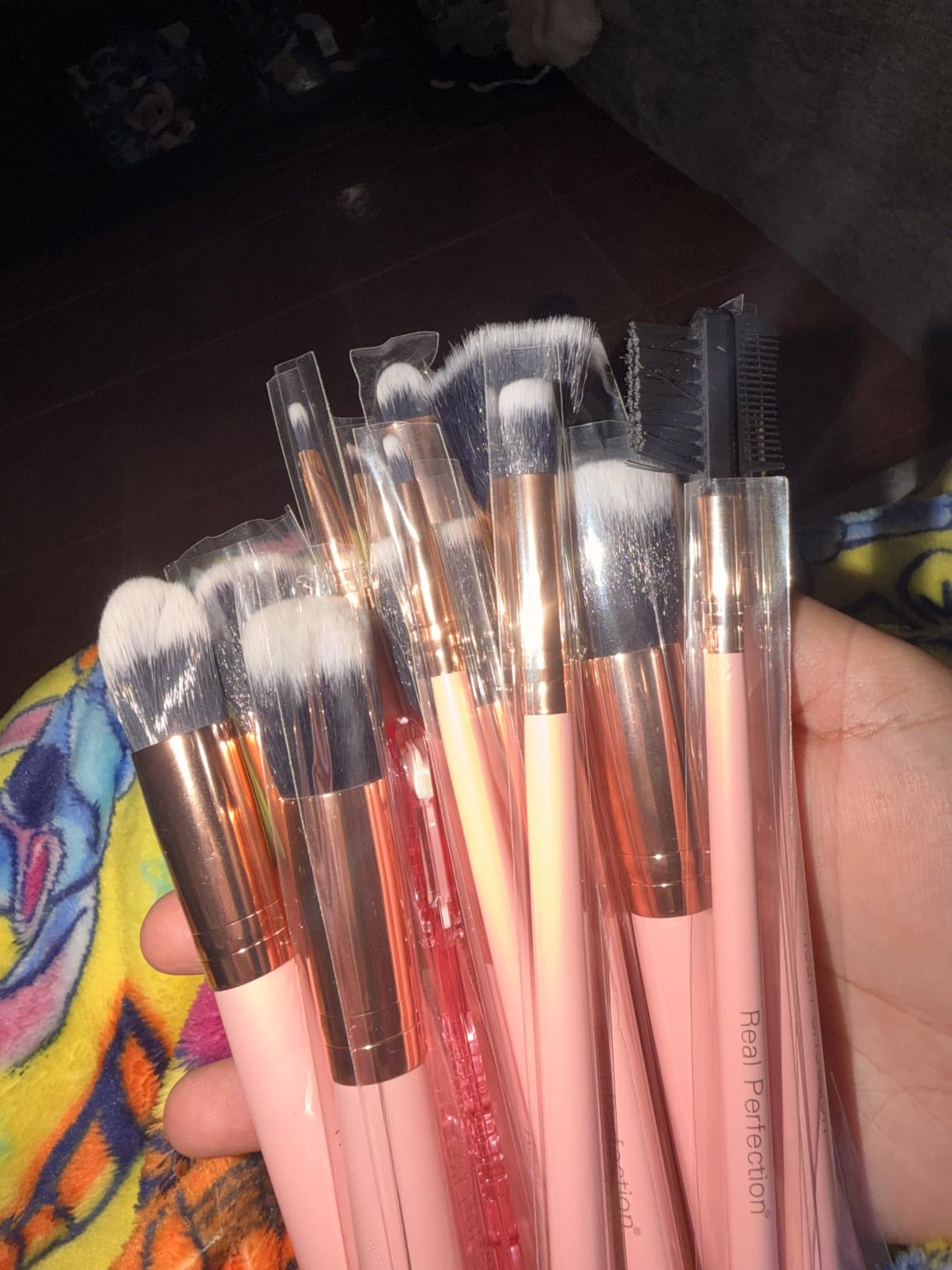 Real Perfection Makeup Brush Set 16 Pcs with 1 Eyebrow Razor Premium Synthetic Foundation Powder Concealers Eyeshadow Blush Makeup Brushes Make up Brushes Kit (Pink) customer photo 2