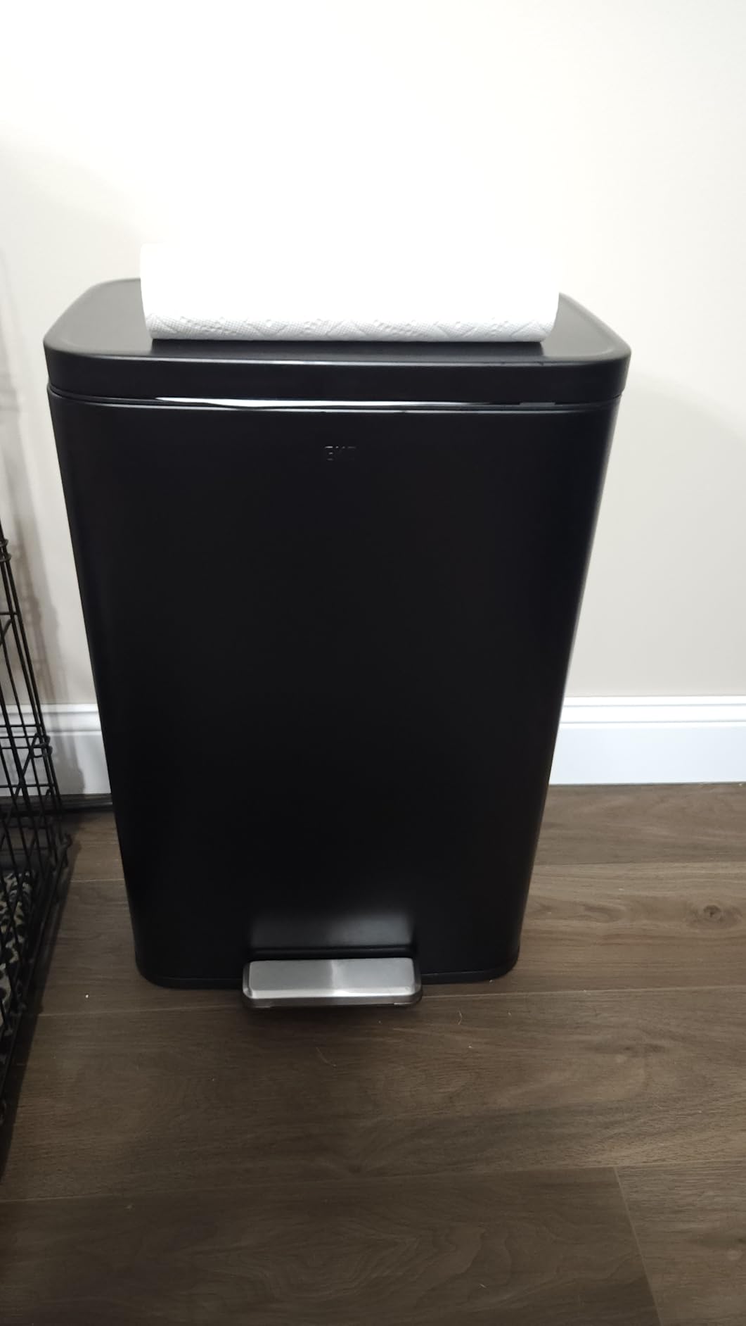EKO Madison Brushed Stainless Steel 13.2 Gal/50L Kitchen Step Trash Can or Recycling Bin, Removable Inner Liner, Soft Close Lid, Fingerprint Resistant Finish customer photo 2