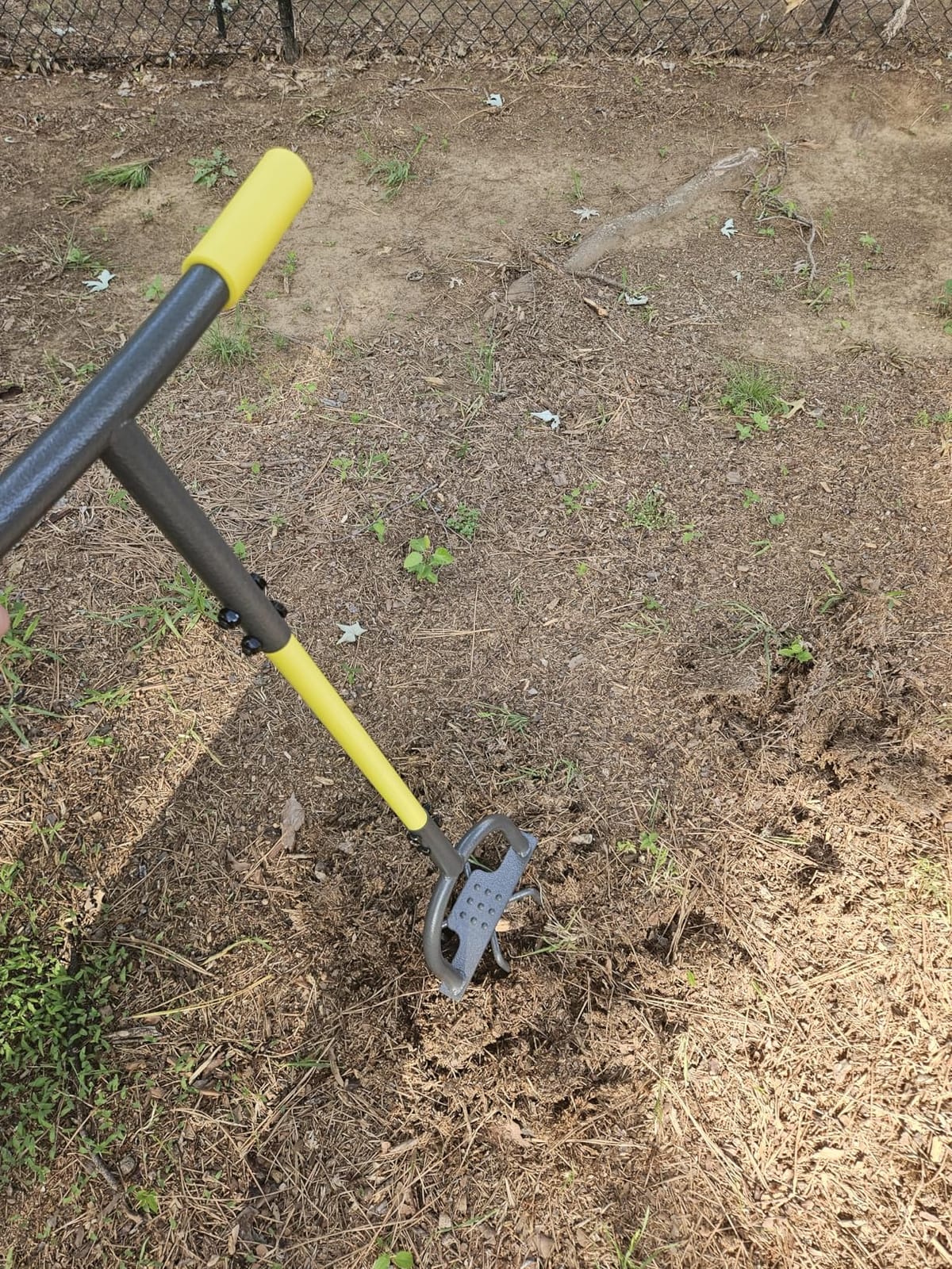 Jardineer Hand Tiller for Gardening, Manual Twist Tiller Cultivator, Heavy Duty Garden Claw, Soil Loosener & Lawn Aerator for Soil Mixing, Garden, Flower Box and Raised Bed customer photo 2