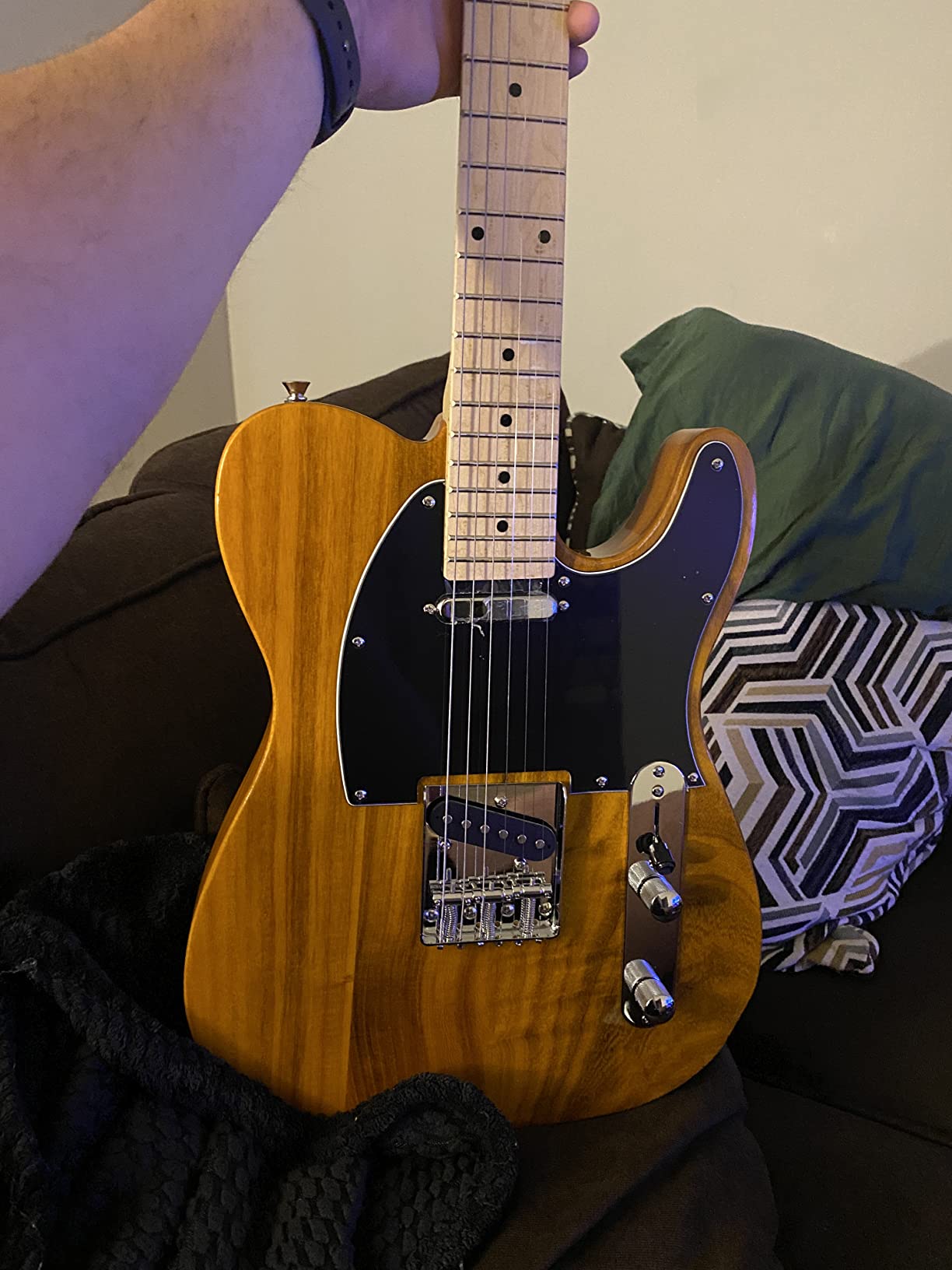 LyxPro 39” Electric Guitar TL Series, Full-Size Paulownia Wood Body, 3-Ply Pickguard, C-Shape Neck, Ashtray Bridge, Quality Gear Tuners, 3-Way Switch & Volume/Tone Controls, 2 Picks Included, Black customer photo 2