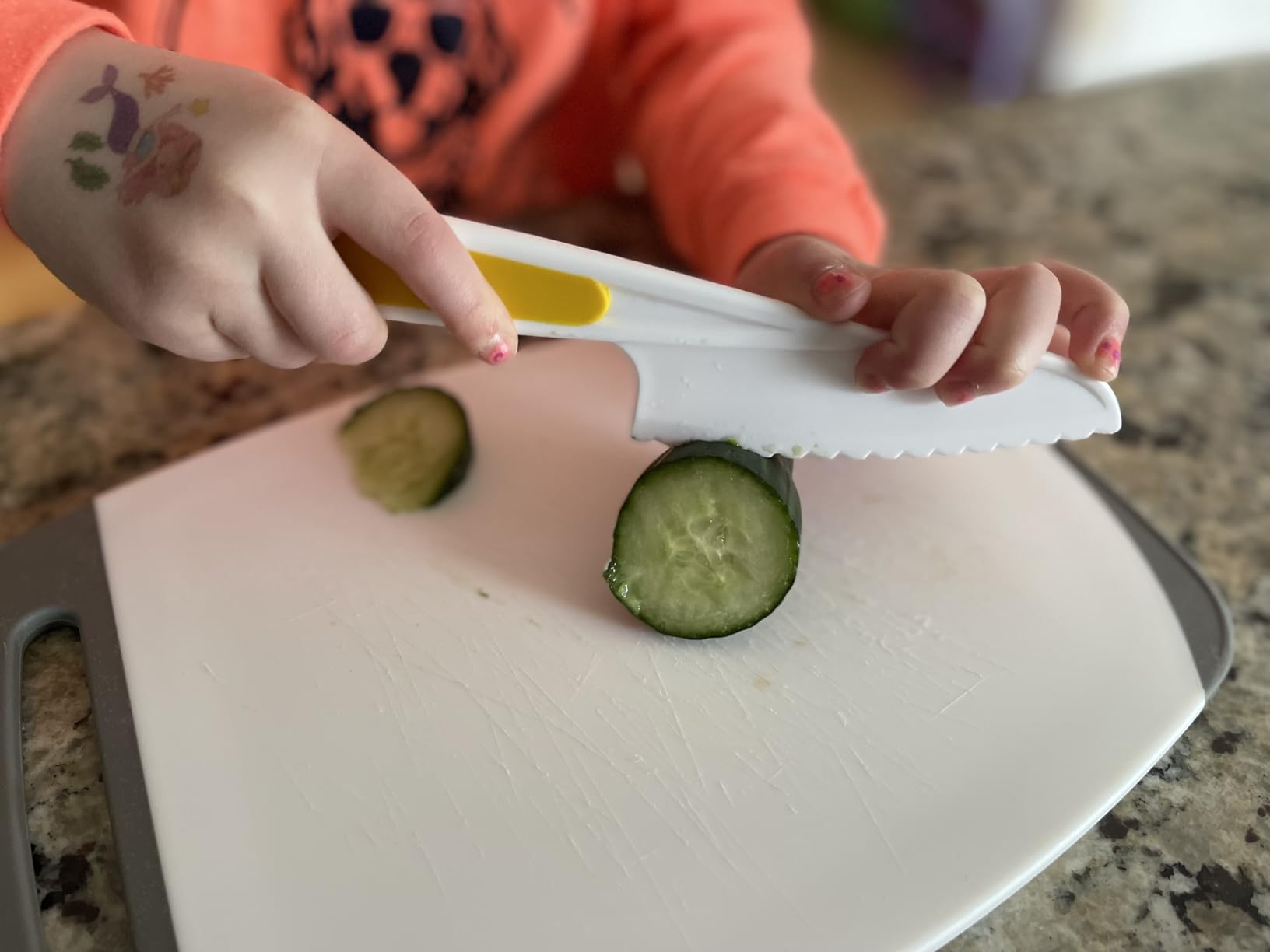 TAORISH 4 Pcs Kids Knife Set, Kids Kitchen Knife with Crinkle Cutter, Serrated Edges Plastic Toddler Chef Knife for Real Cooking & Cutting Fruit Bread customer photo 2