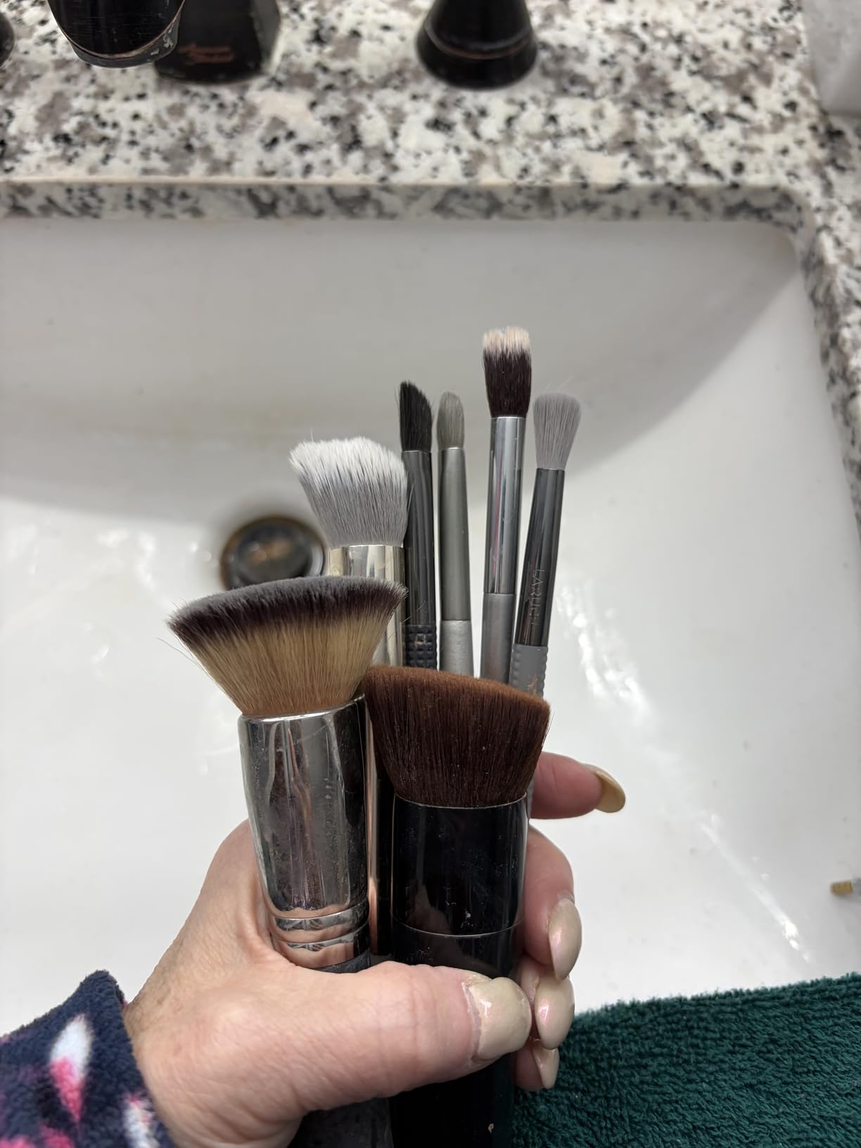 Narrative Cosmetics Makeup Brush Cleaner Soap with Silicone Scrubber Pad | Solid Cleanser for Brushes & Beauty Blenders | Vegan, Cruelty-Free, Avocado Jojoba Argan Oil, Vanilla Scent, 2.45 Oz customer photo 2