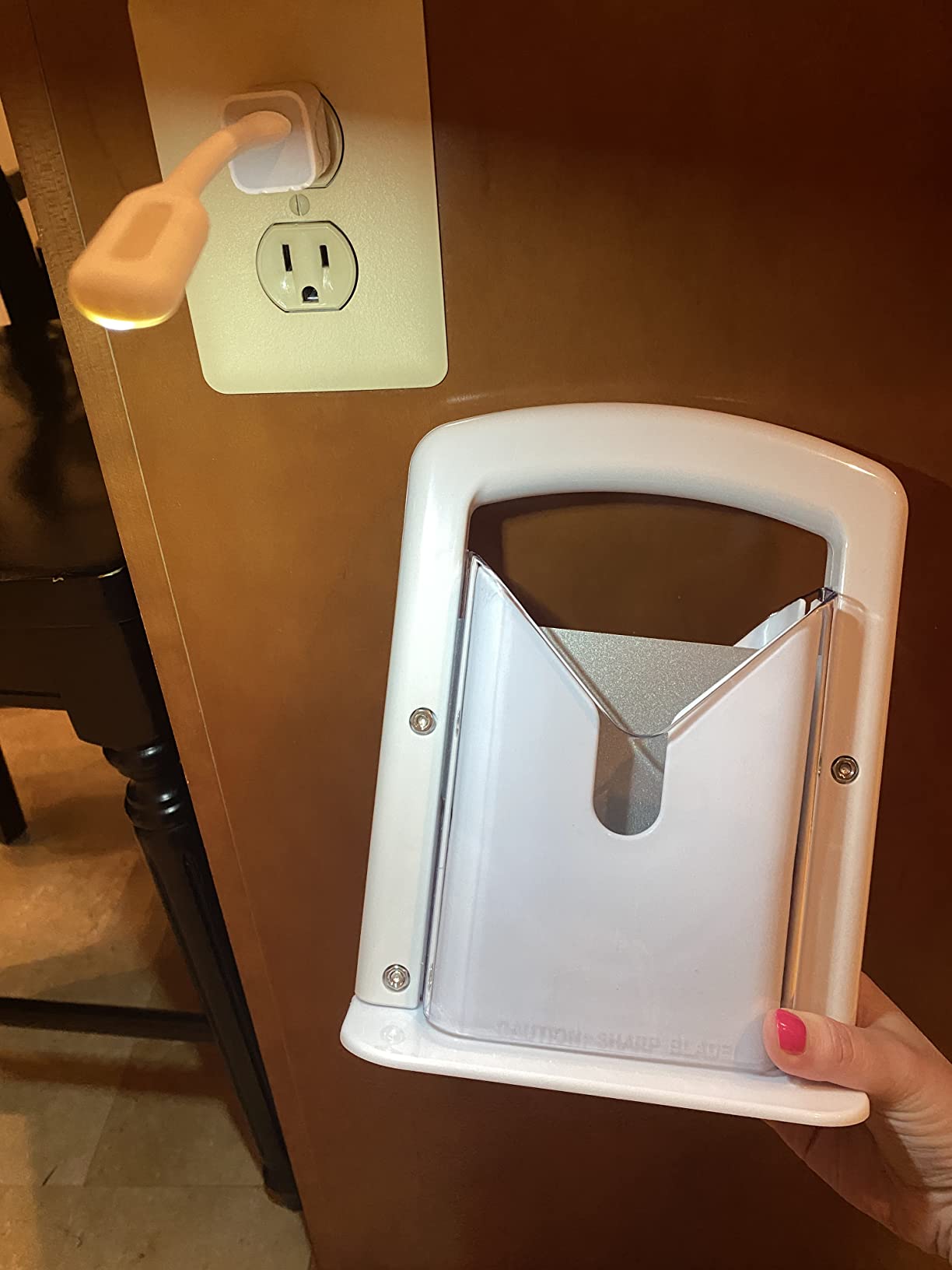 Bagel Slicer,Perfect for Bagels, Safe Grip, Guillotine Cutter, Safety Shield, Stainless Steel (white) customer photo 1