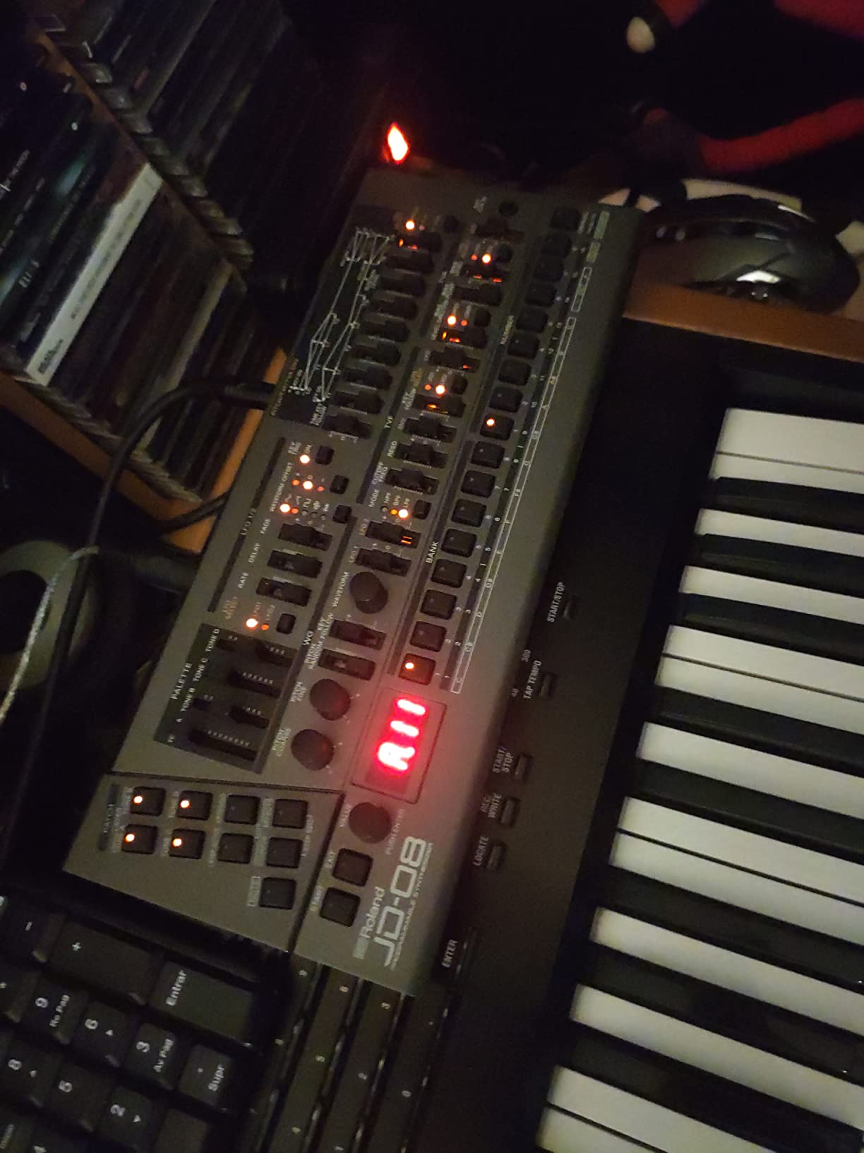 Roland JD-08 Tabletop Sound Module Boutique Synthesizer – Compact, Lightweight, Modern with New Effects and Polyphonic Sequencer customer photo 1