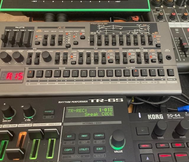 Roland JD-08 Tabletop Sound Module Boutique Synthesizer – Compact, Lightweight, Modern with New Effects and Polyphonic Sequencer customer photo 2