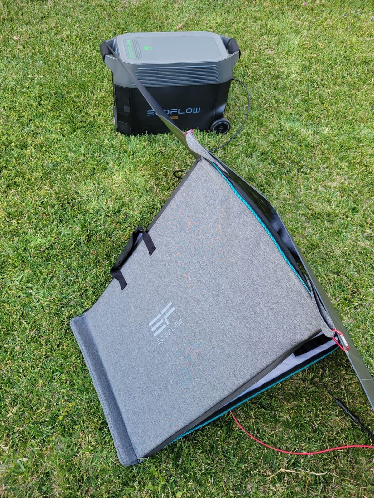 EF ECOFLOW 220W Portable Solar Panel, Bifacial Design, IP68 Waterproof customer photo 1