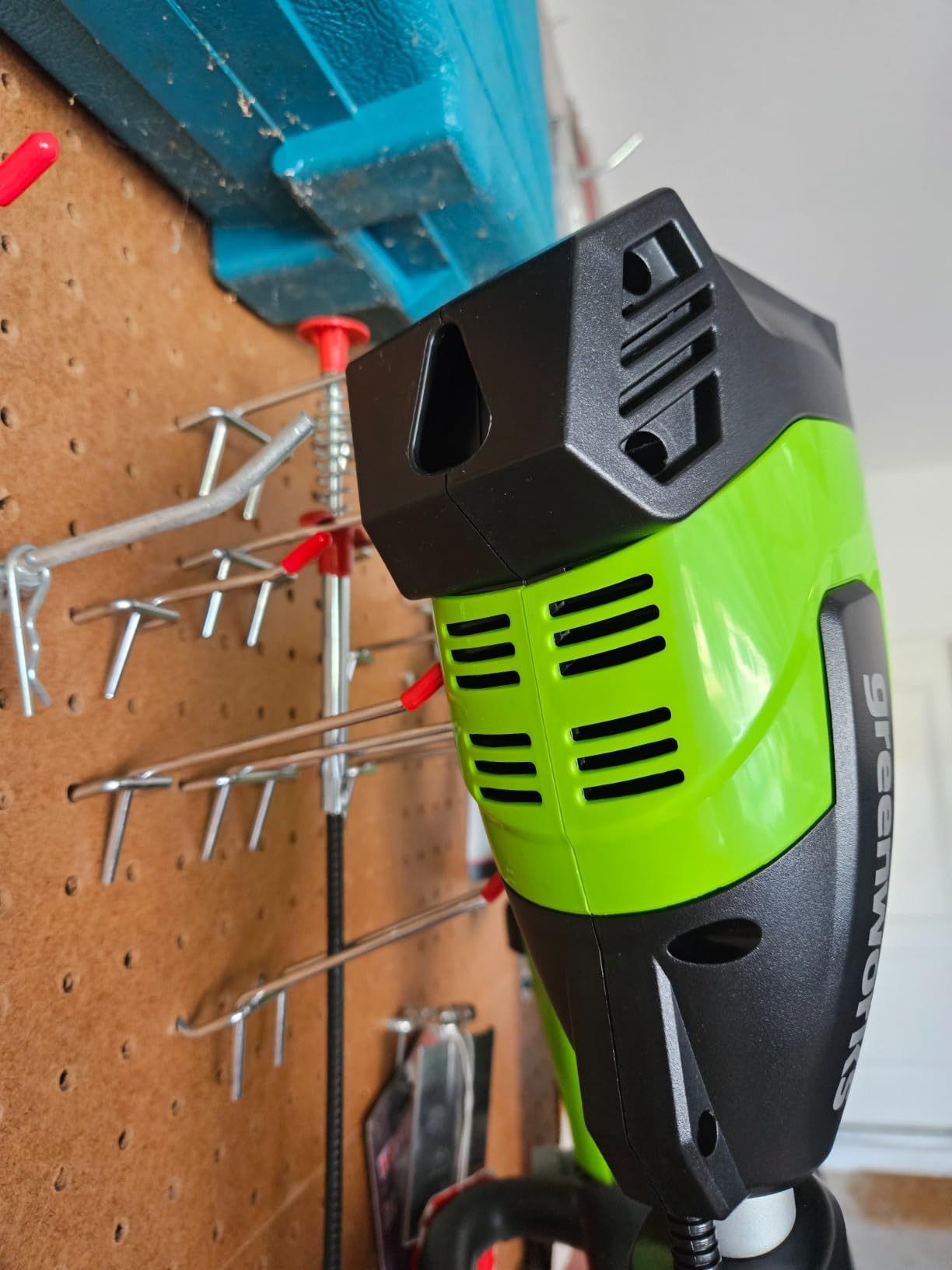 Greenworks 40V 8 in Cordless Electric Lawn Edger, 4.0 Ah Battery, Charger customer photo 2