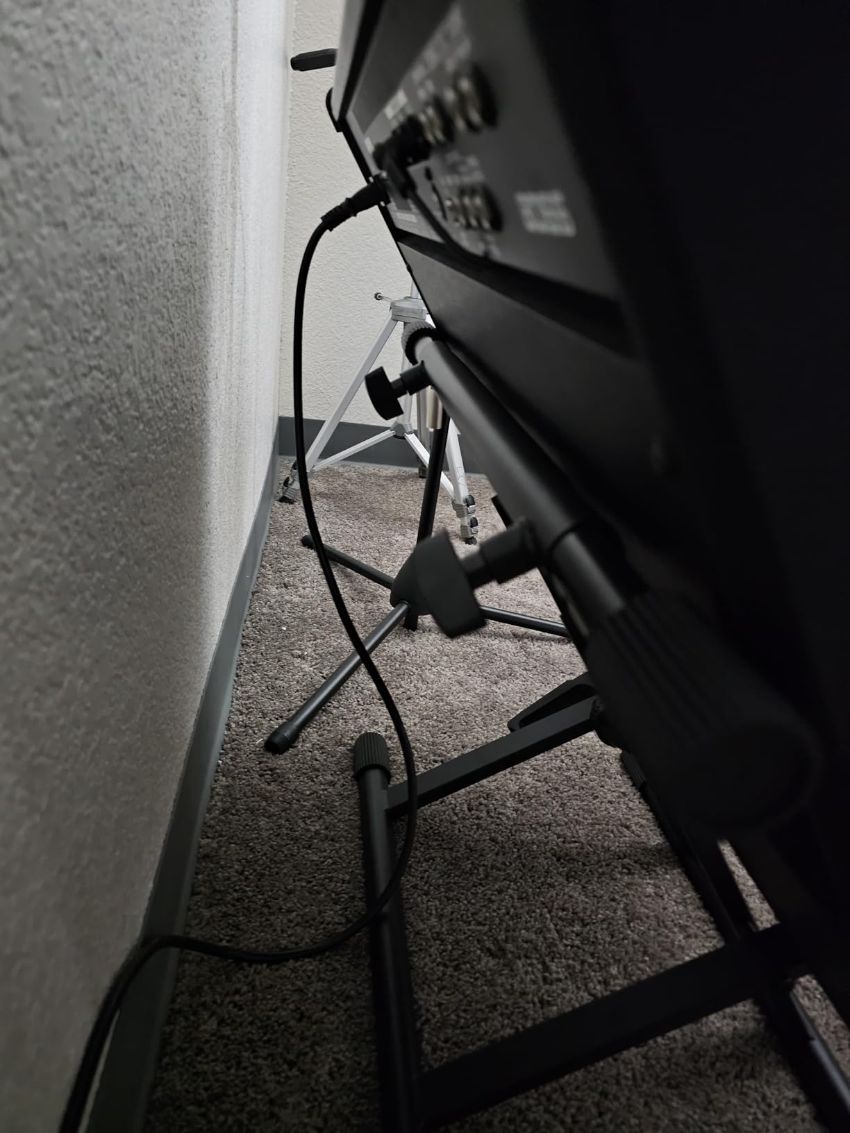 BOSS Adjustable Heavy-duty Til-Back Stand with Telescoping Support Arm (BAS-1) customer photo 1