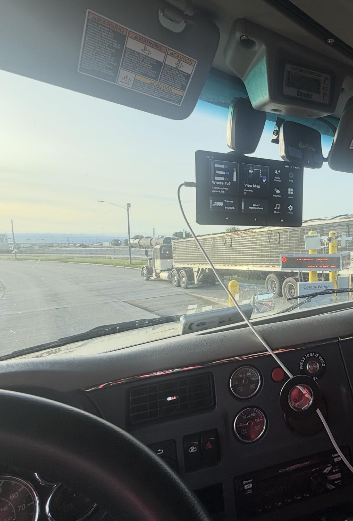 Garmin dēzl™ OTR1010, Extra-Large, Easy-to-Read 10” GPS Truck Navigator customer photo 1