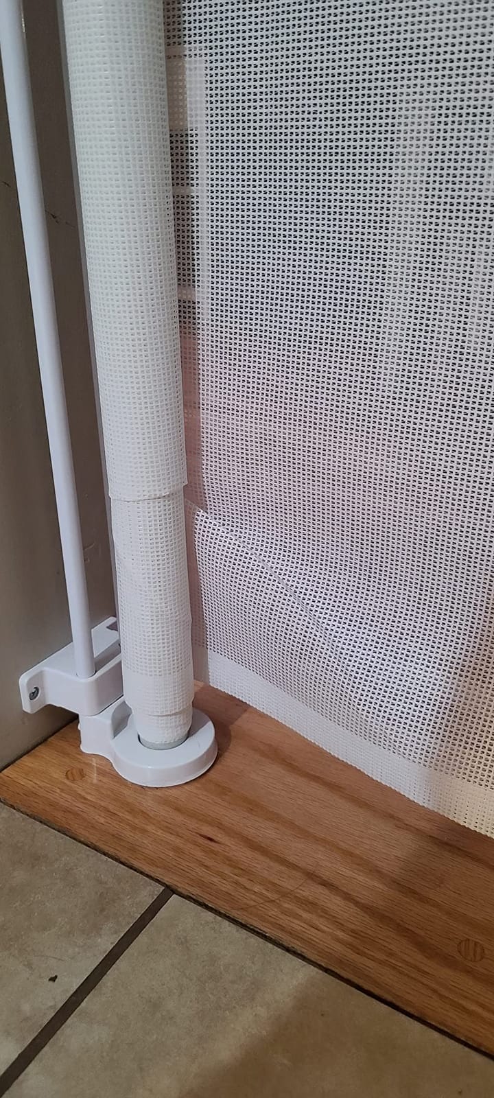 KISKIZ 110 Inch Extra Wide Retractable Baby Gate for Large Openings, White customer photo 1