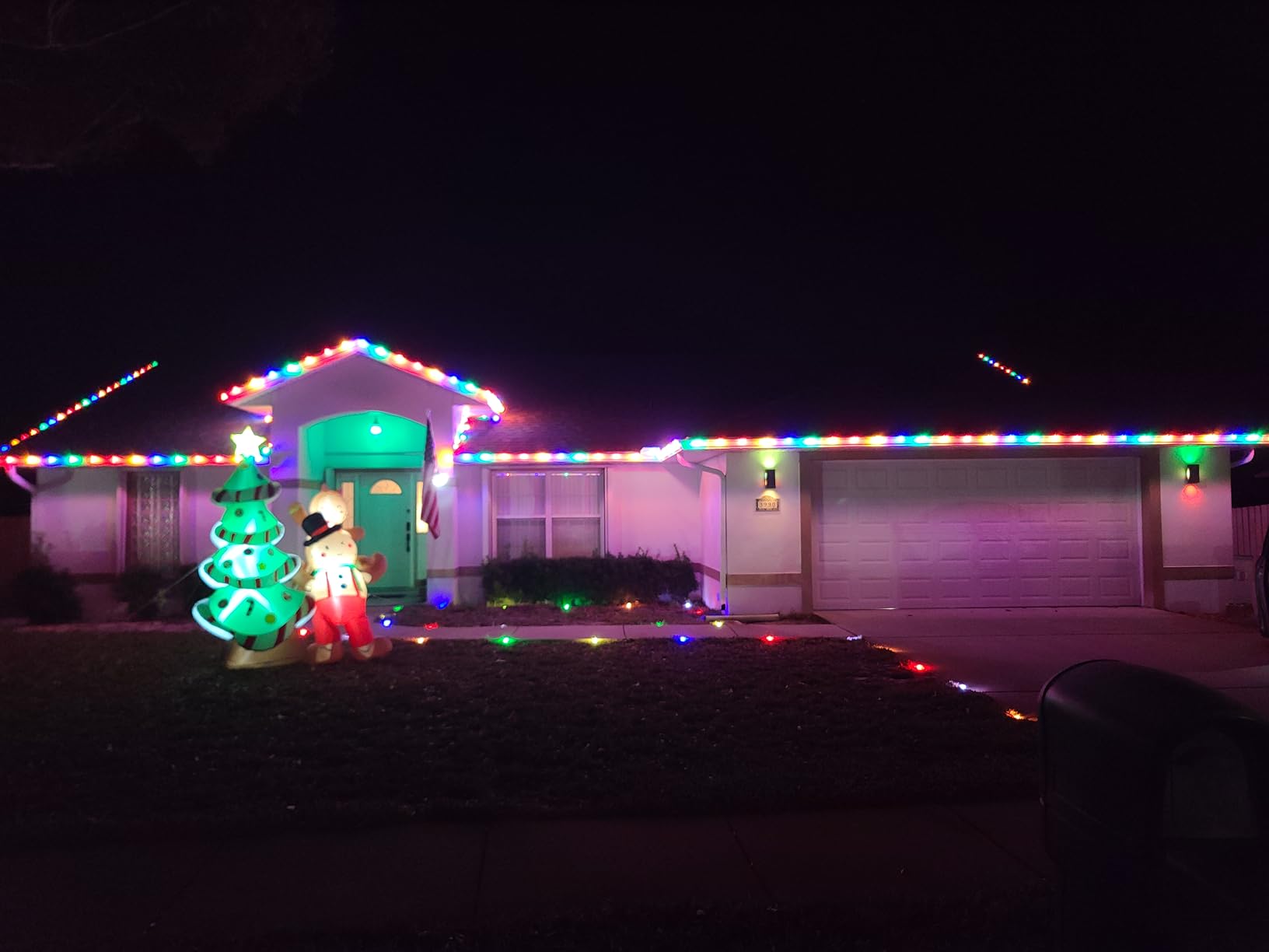Minetom 50Ft Christmas Lights Outdoor, with 50 LED Matte Bulbs, Multicolor | Vintage C9 String Lights, Waterproof Connectable, Commercial Heavy Duty Christmas Tree Lights for House Roofline Yard Decor customer photo 2