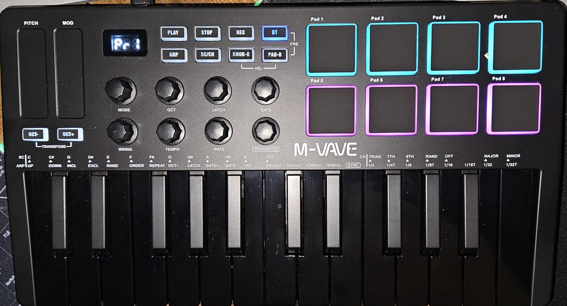 M-VAVE 25 Key USB MIDI Keyboard Controller With 8 Backlit Drum Pads, Bluetooth Semi Weighted Professional dynamic keybed 8 Knobs and Music Production,Software Included (Black) customer photo 2