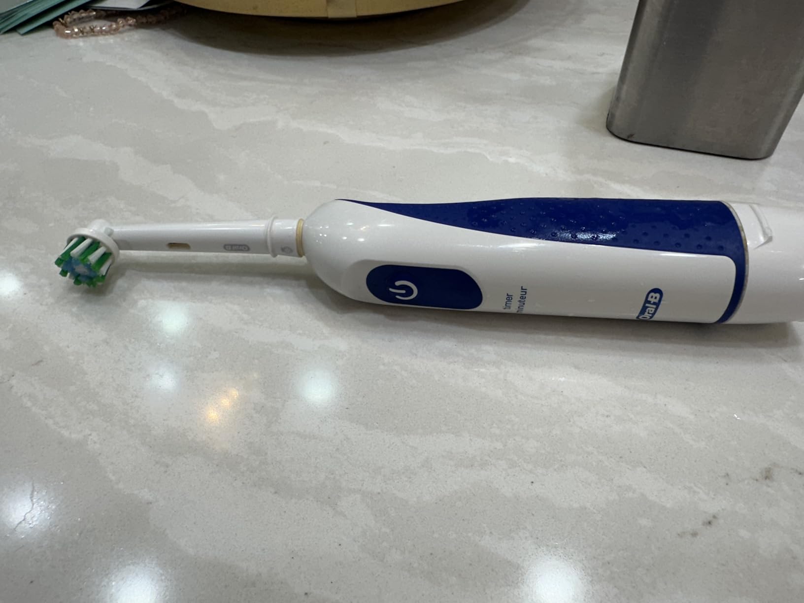 Oral-B Pro 100 3D White, Battery Toothbrush, White customer photo 1