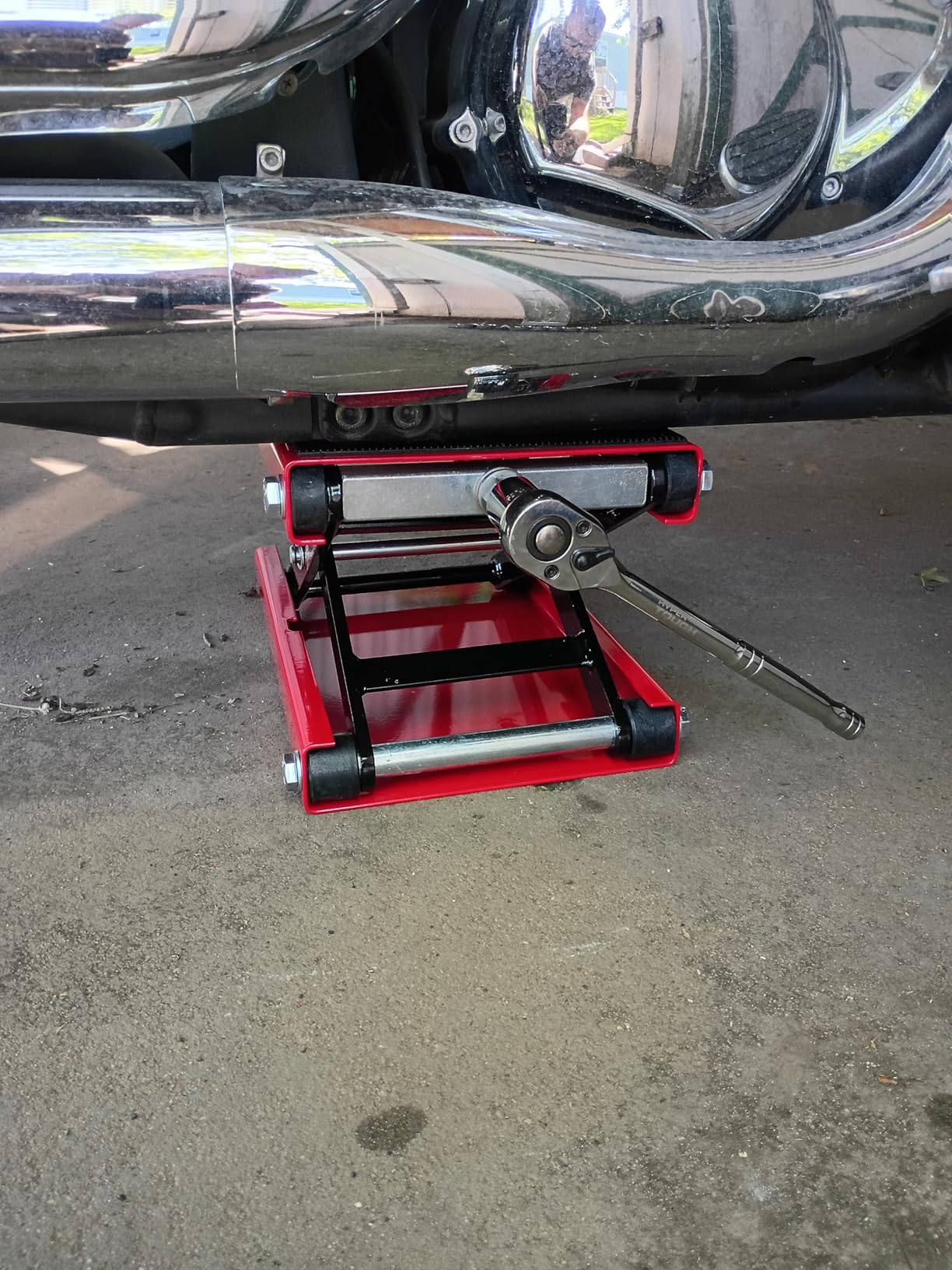 VIVOHOME 1100 LBS Motorcycle Lift Scissor Jack, Wide Deck Hoist Stand, Black customer photo 1