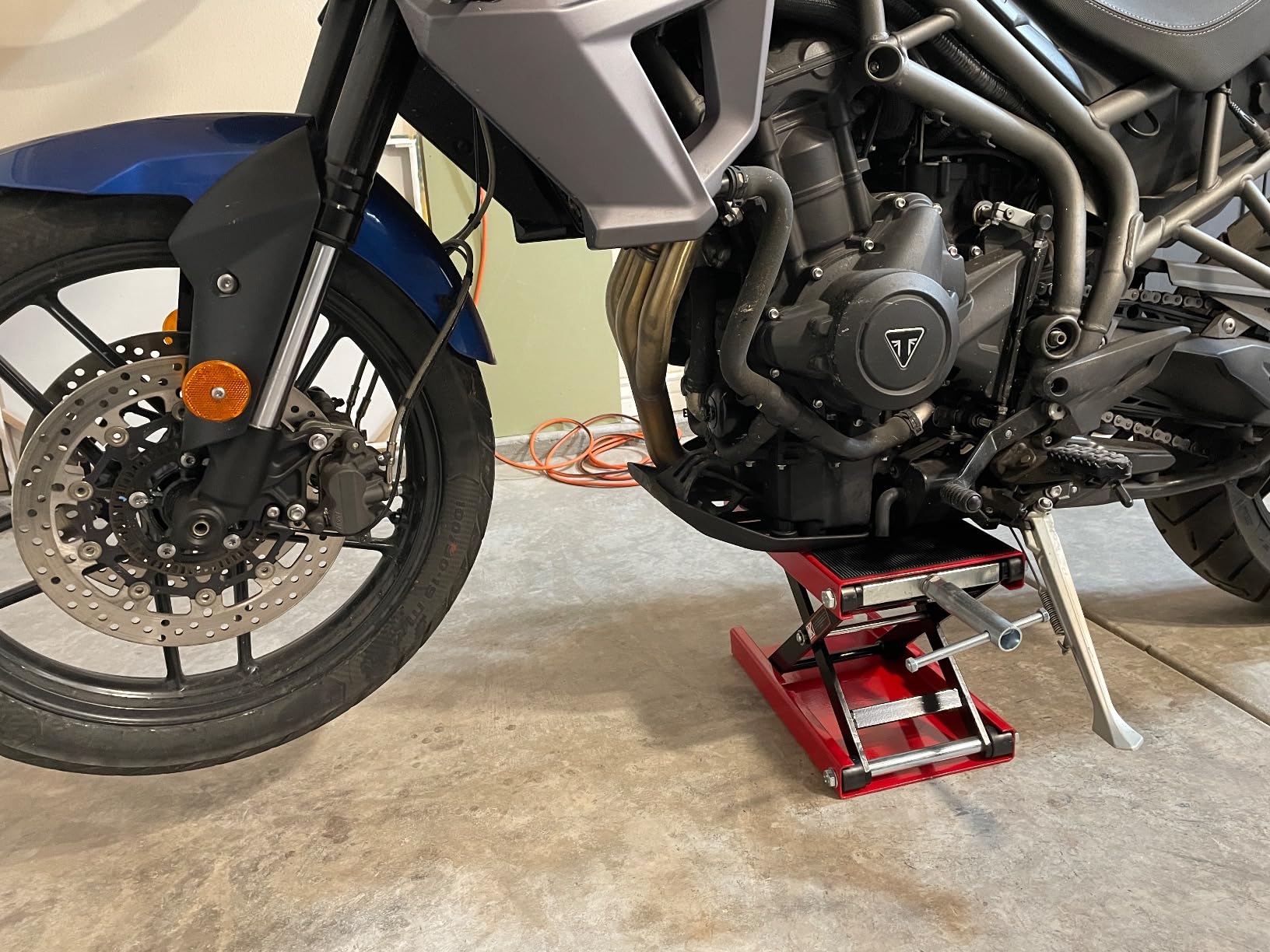 VIVOHOME 1100 LBS Motorcycle Lift Scissor Jack, Wide Deck Hoist Stand, Black customer photo 2
